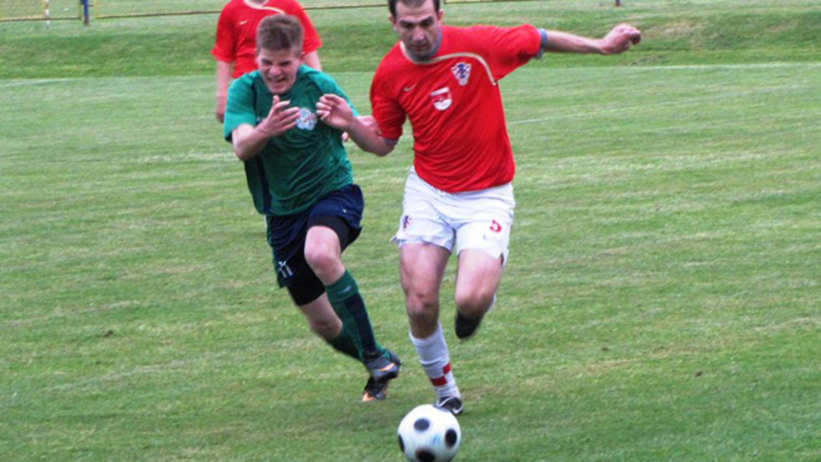 Danijel Vukoje (zeleni) u duelu s Ivanom Peroševićem