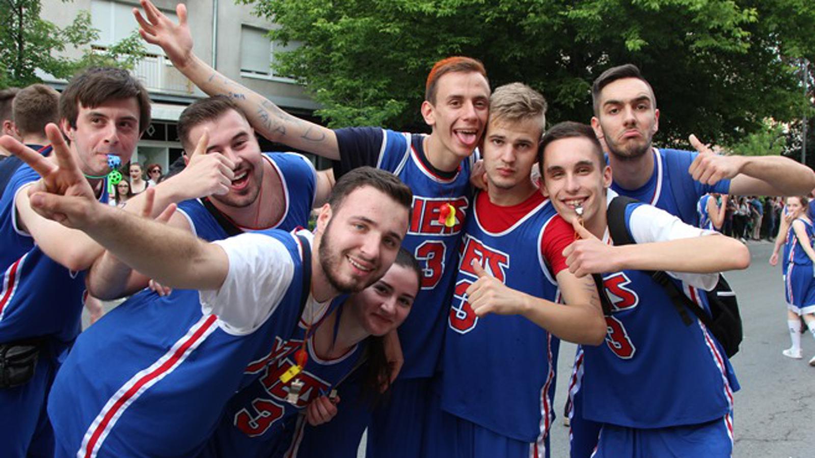 Brodski maturanti iz Medicinske škole