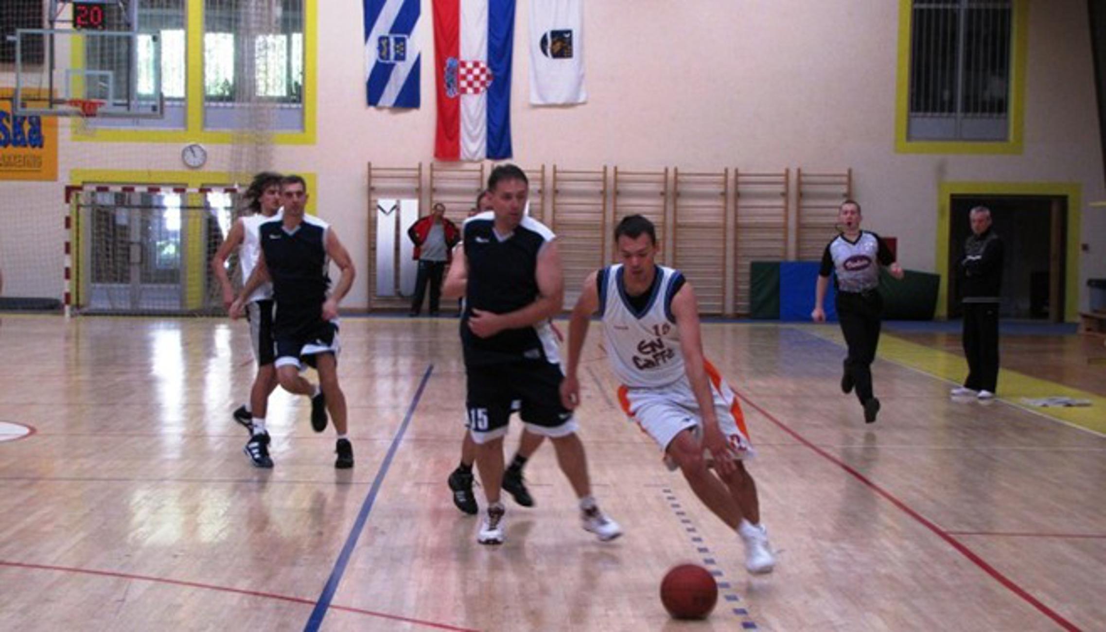 Dominik Štefanac (bijela majica) nije igrao za Sibinj u derbiju kola