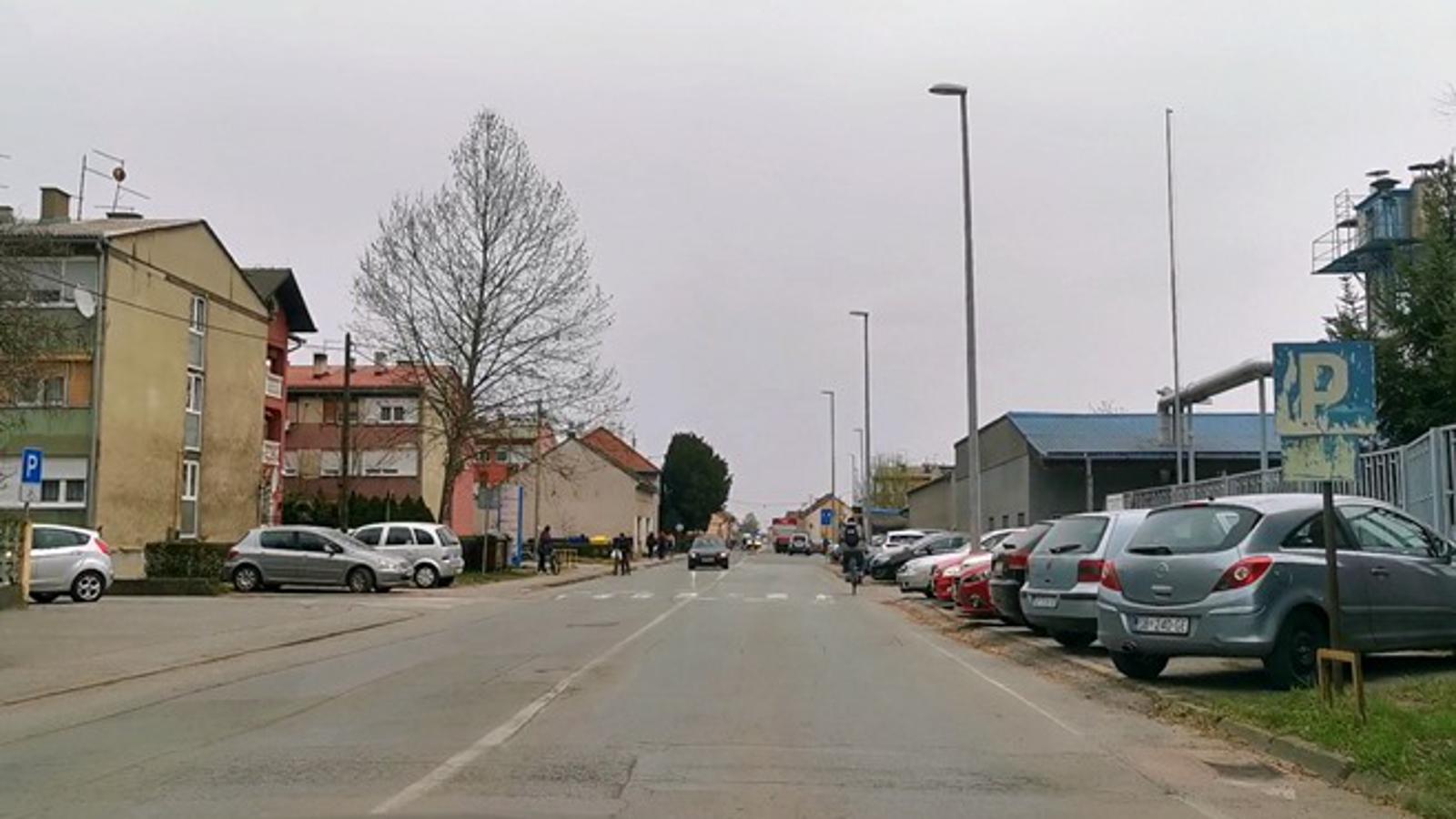 Lijevo: zgrada na kućnom broju 15 u Ulici 108. brigade ZNG