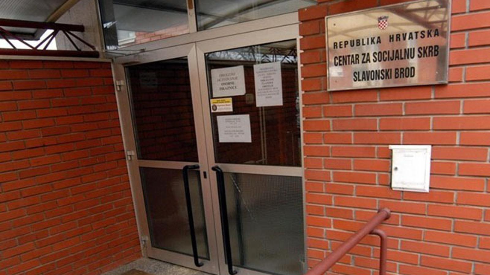 Ulaz u zgradu slavonskobrodskog Centra za socijalnu skrb