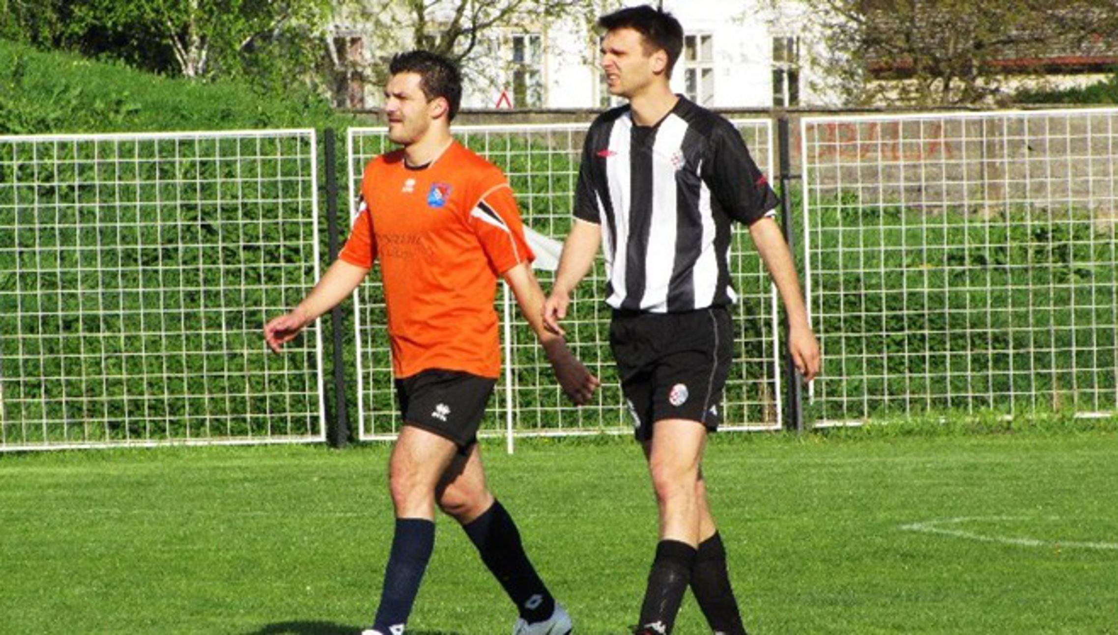 Dvostruki strijelac Domagoj Vukšić (crno bijela majica)