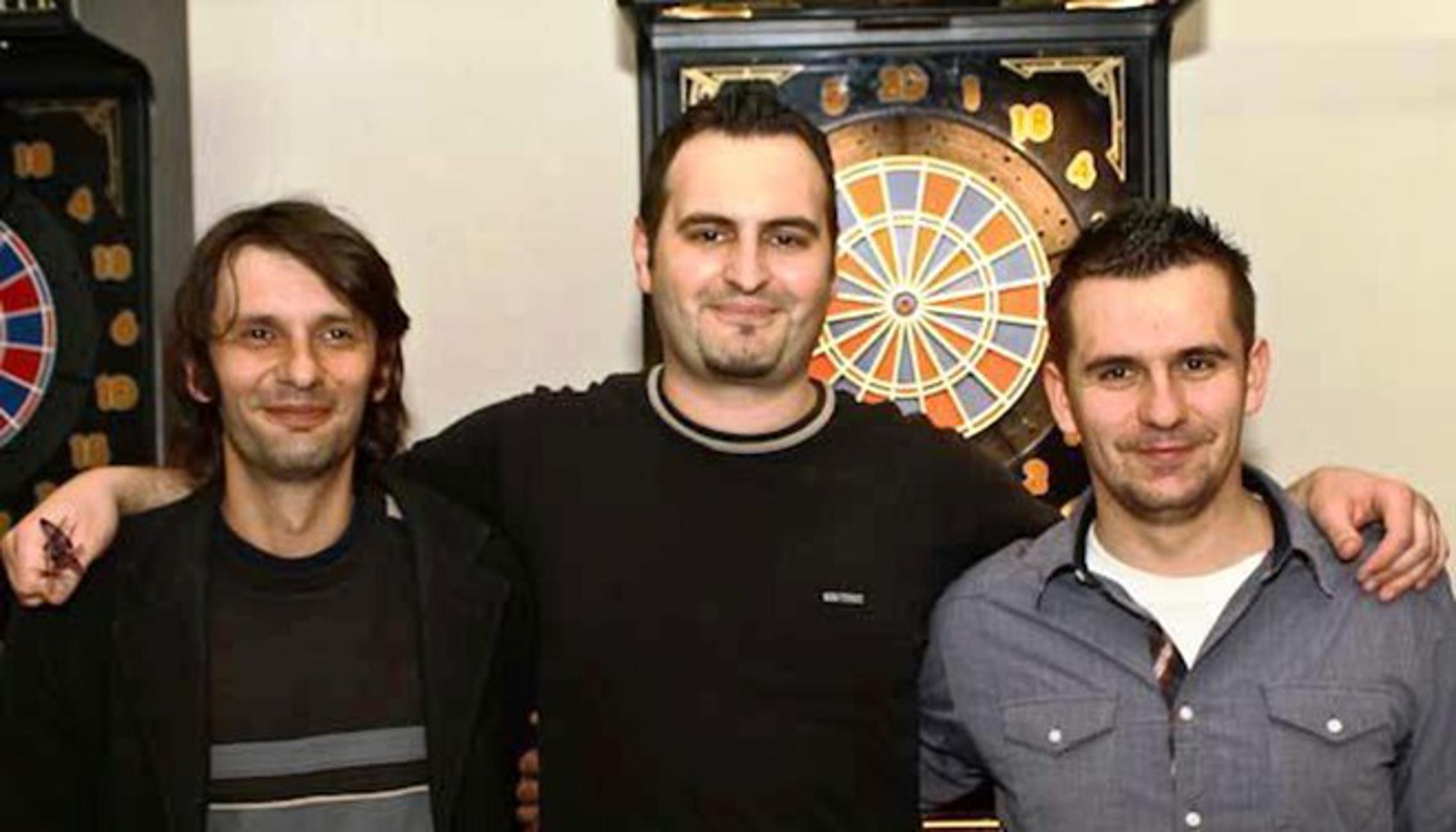 Damir Božić (u sredini)