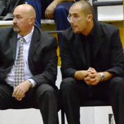 Pomoćni trener KK Đuro Đaković, Domagoj Junačko (desno) vodi 2. ekipu ovog kluba u BAKL-u