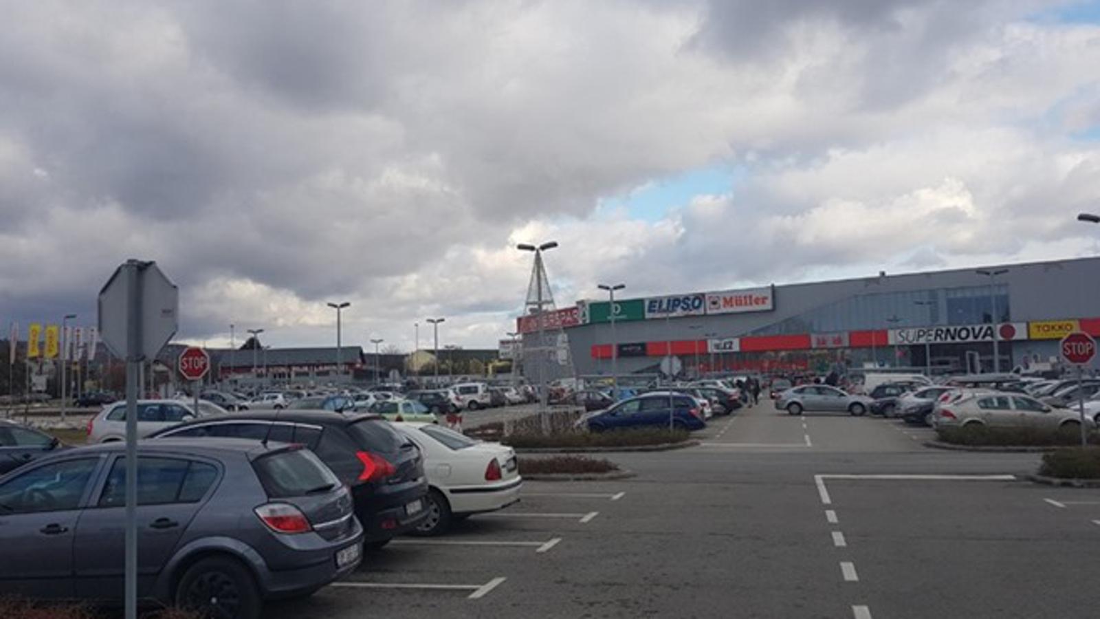 Parkiralište uoči blagdana prošle godine