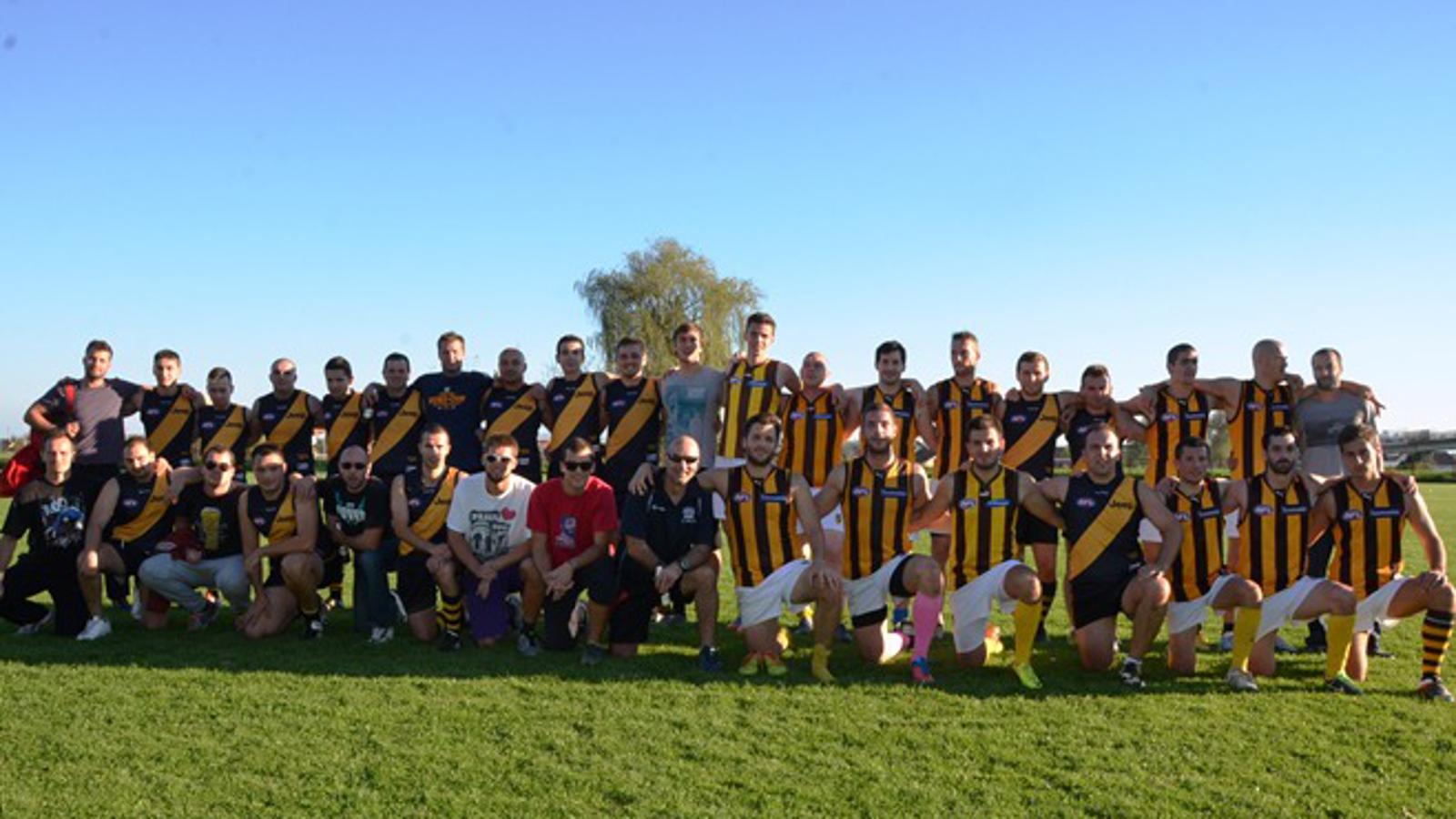 Zajednička fotografija SB Tigersa i ZAgreb Hawksa (žuto-crni)