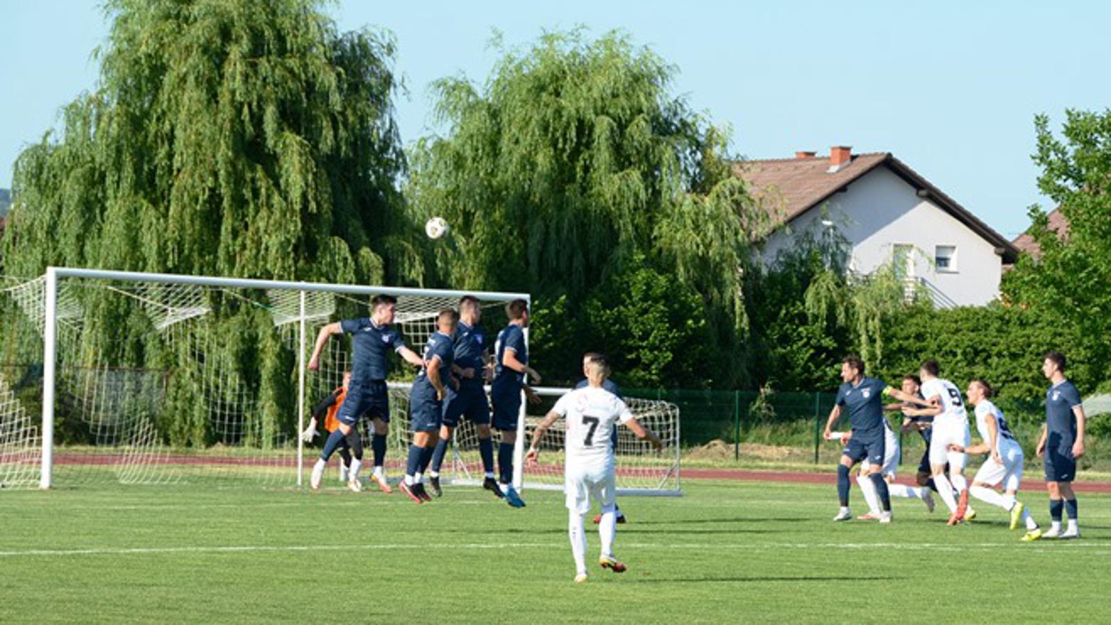 Žuljević (broj 7) dovodi Mrasoniju u vodstvo iz Slobodnog udarca.