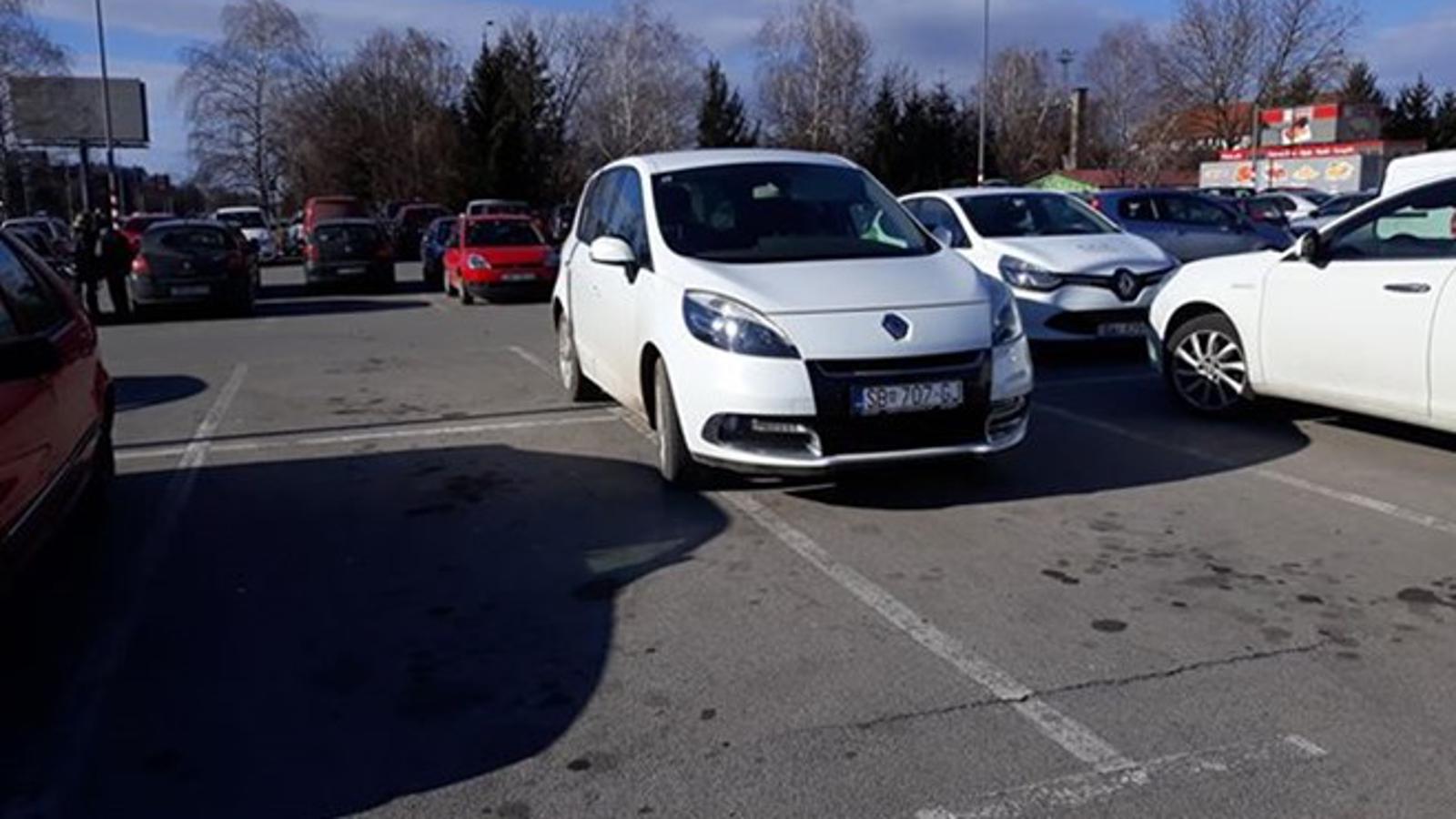 Parkiralište ispred Kauflanda u Slavonskom Brodu