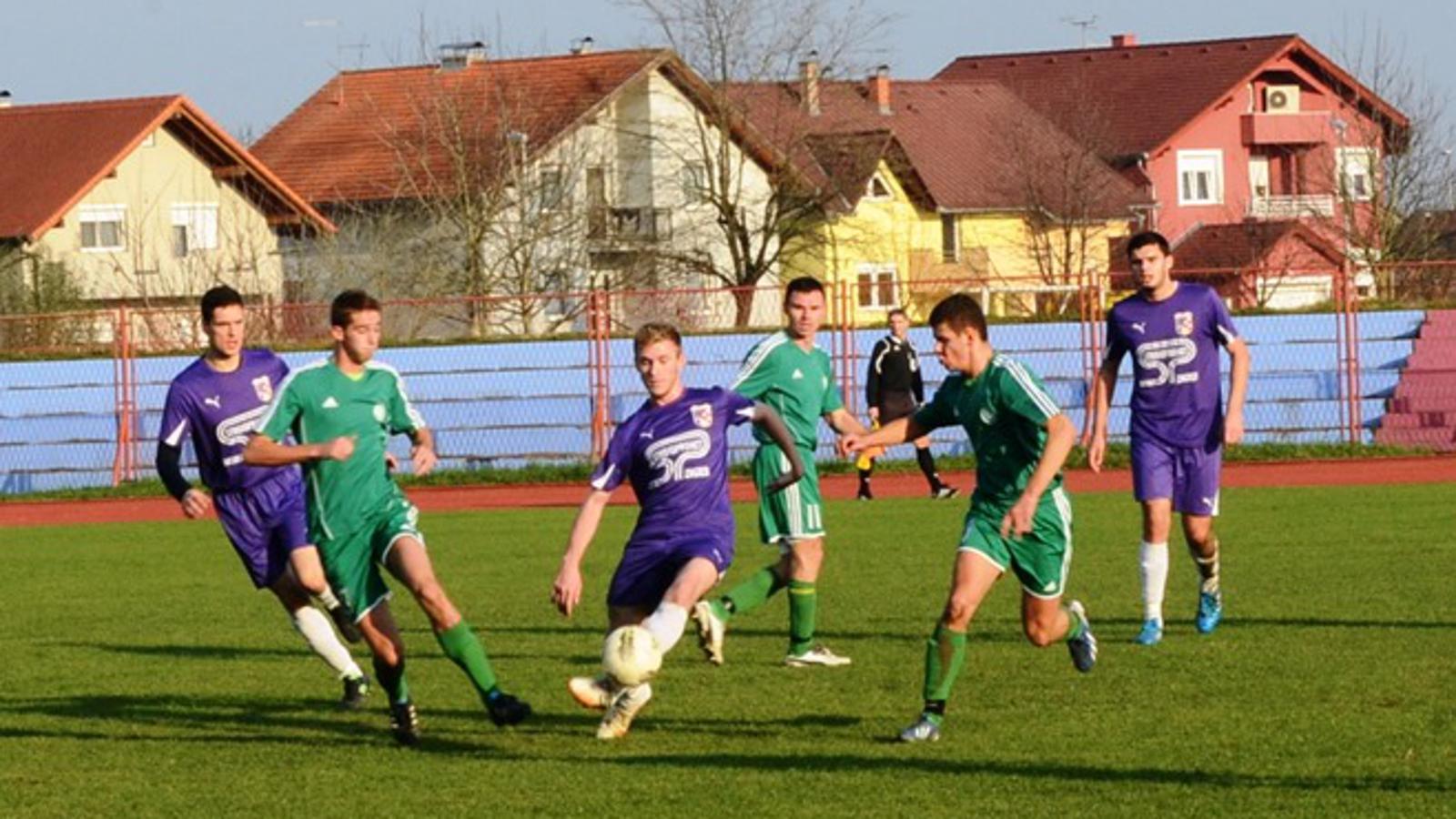 Iz utakmice Željezničar (ljubičasti) - Bobota Agrar