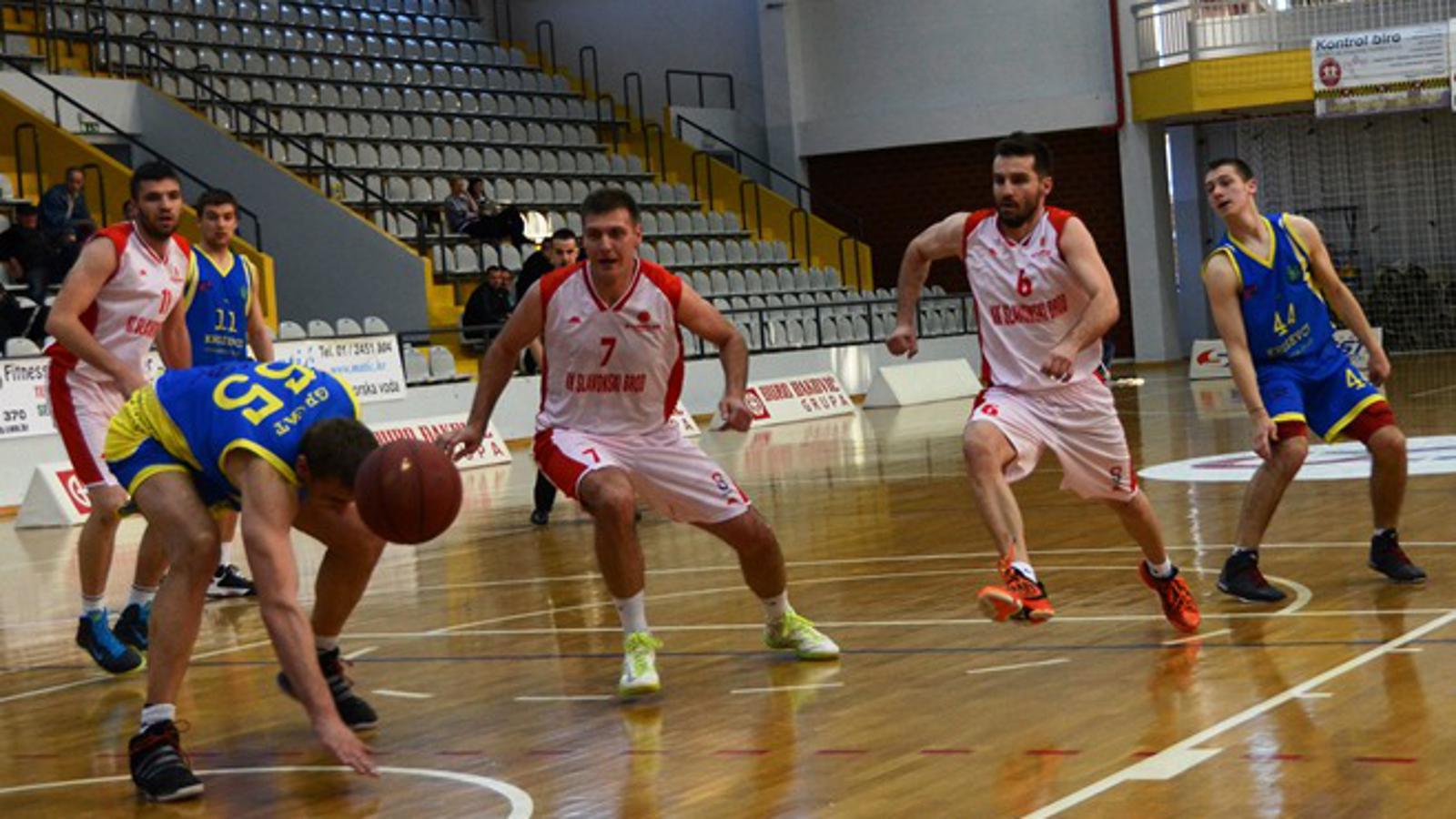 Petar Ćosić (6) i Bruno Čelebija (7) u bjelim majicama bili su najefikasniji u Dardi