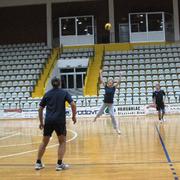 Odbojkaška ekipa HZZMO na zagrijavanju