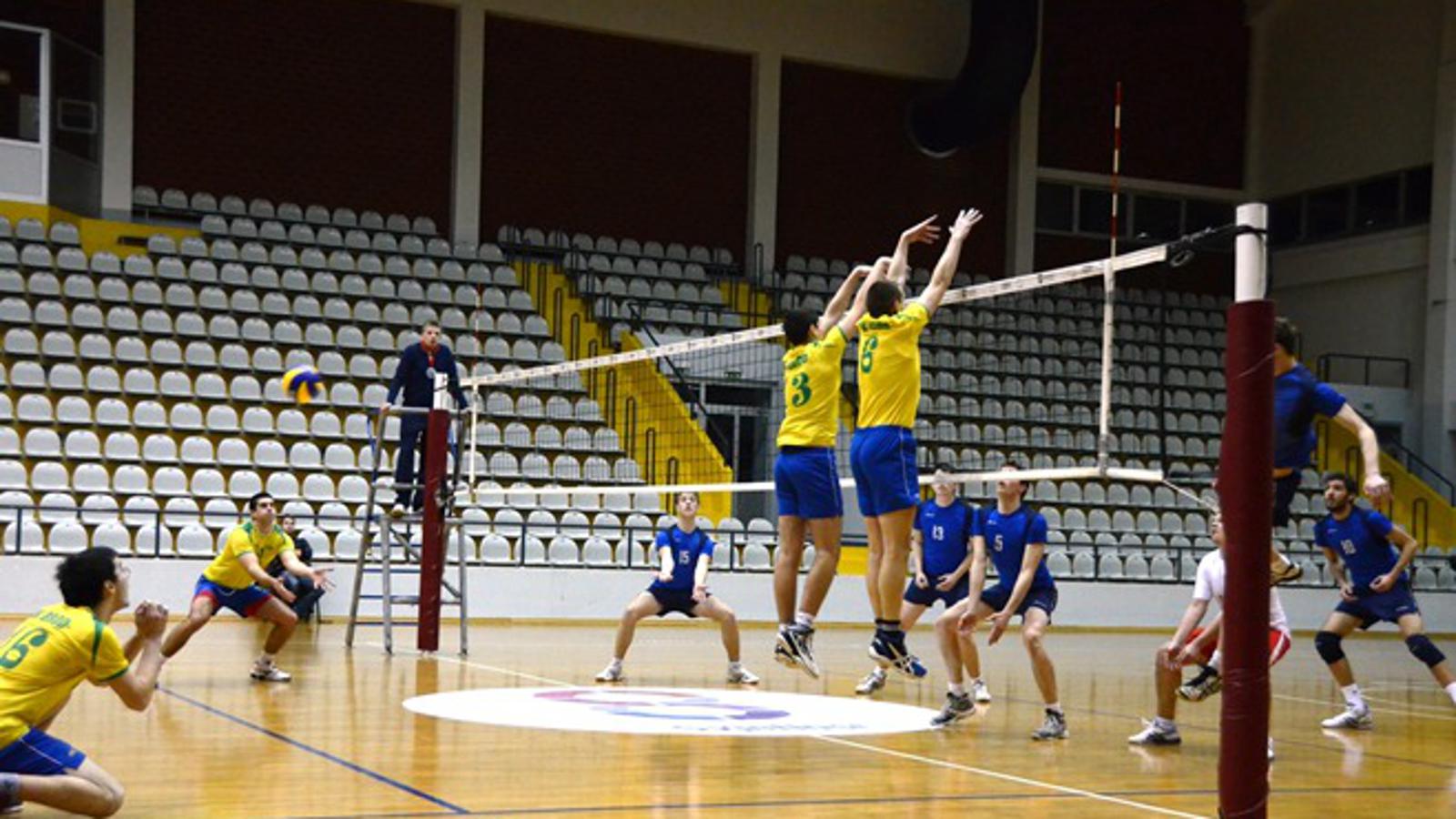 Odbojkaši Broda (žuti) su zabilježili značajnu pobjedu nad Opatijom