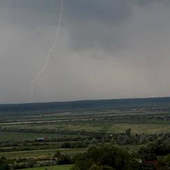 Tmurno nebo i sijevanje iznad Slavonskog Broda 15. srpnja 2014.