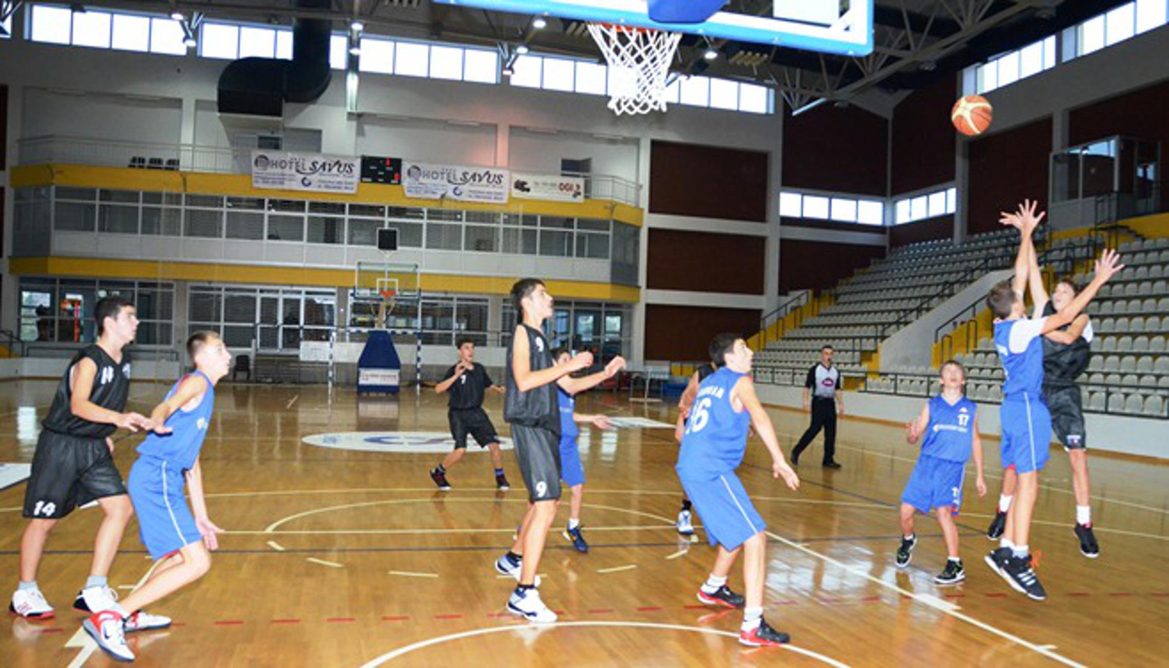 Detalj iz utakmice mlađih kadeta Đure Đakovića (crni) - Vukovara