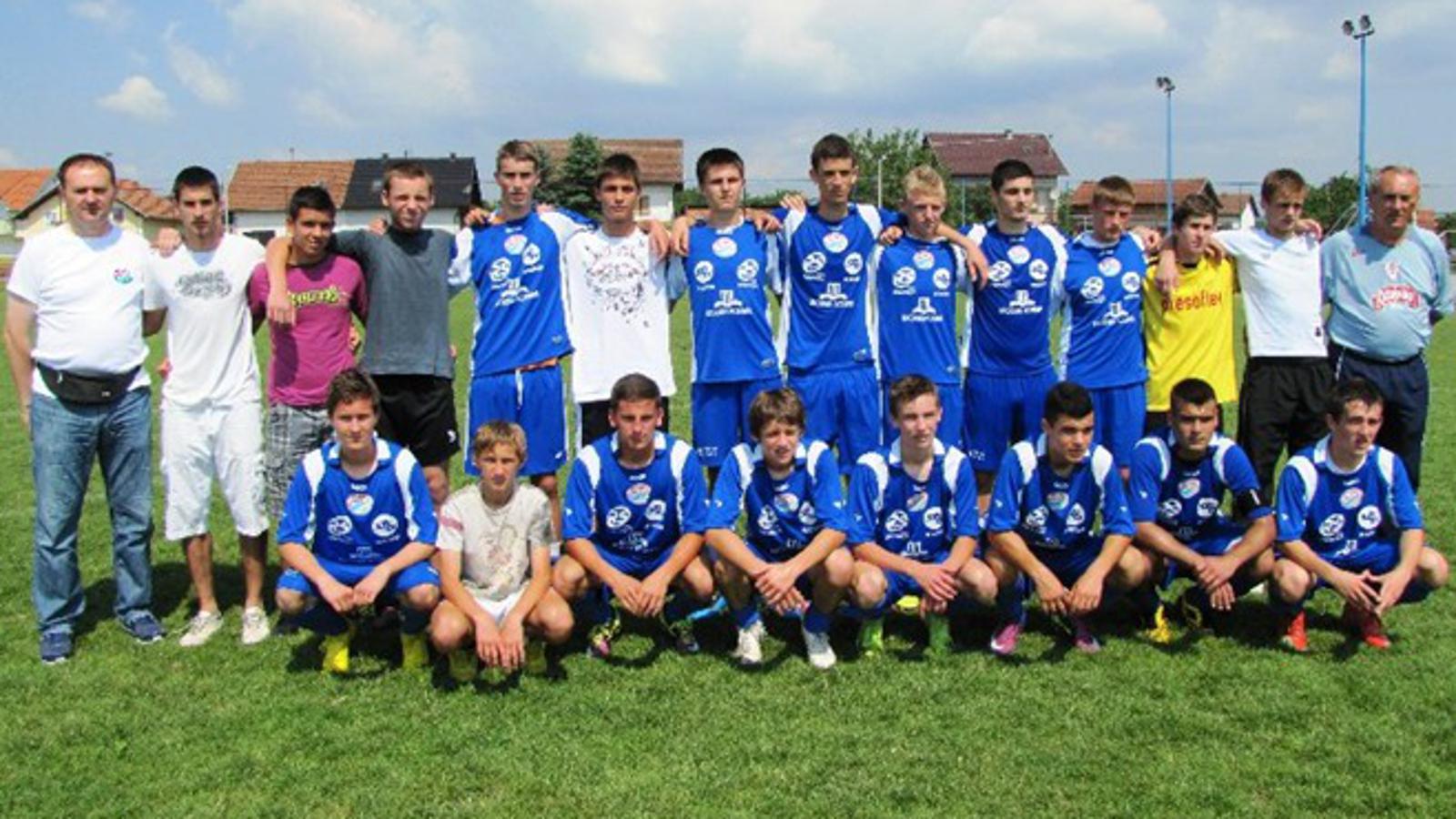 Kadeti MV Croatie s predsjednikom Dubravkom Galovićem  i trenerom Zlatkom Stepićem 