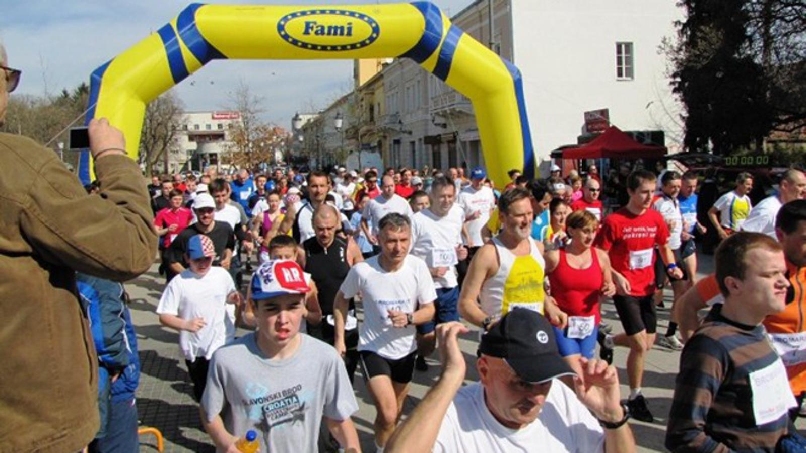 Start polumaratonaca na prošlogodišnjoj 8. Bromari