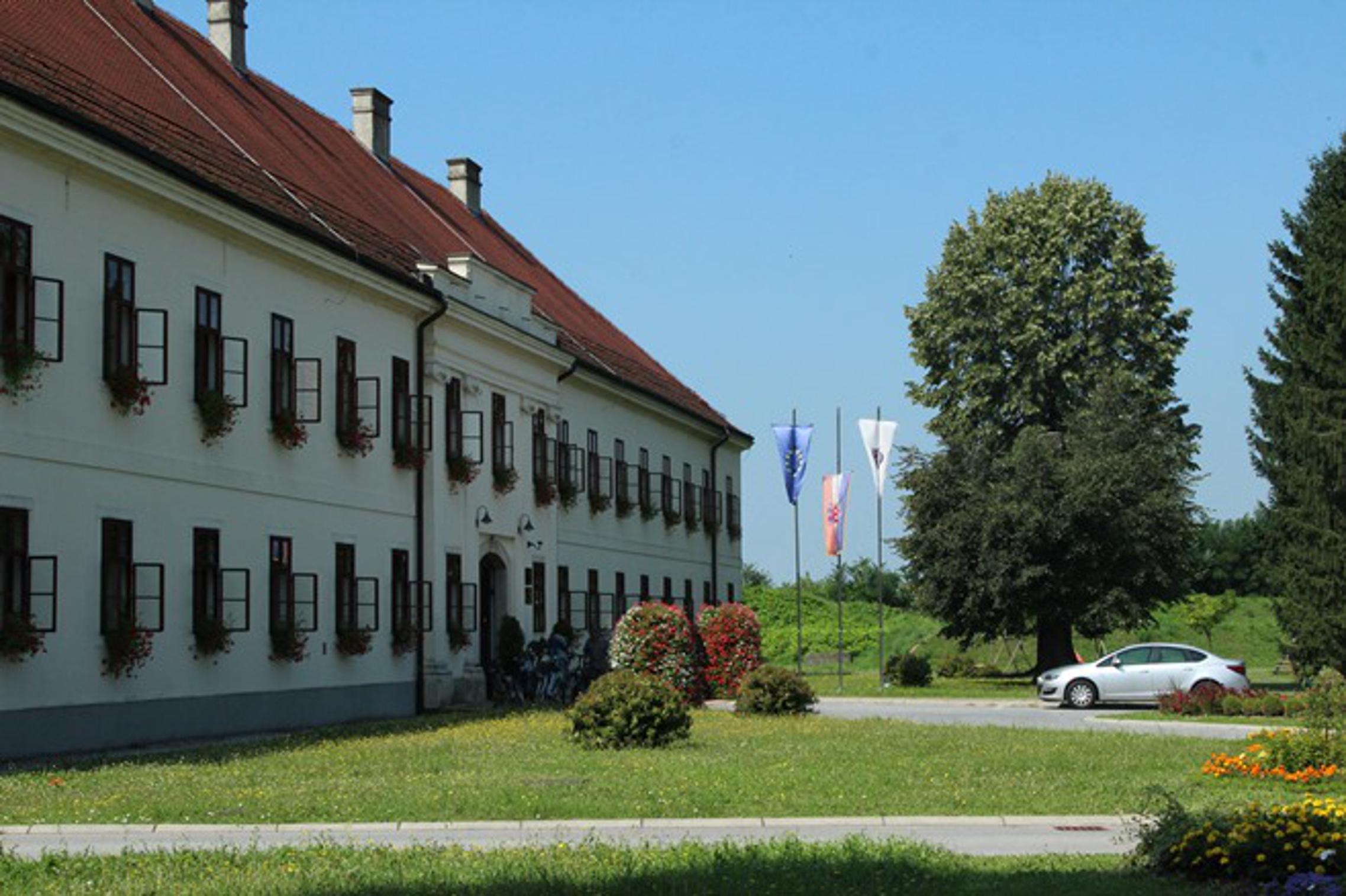 Slavonskobrodska zgrada Gradske uprave