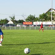 Mario Petrović (desno u crvenoj majici) u pobjedi Oriolika nad Graničarom ugradio je 1 gol