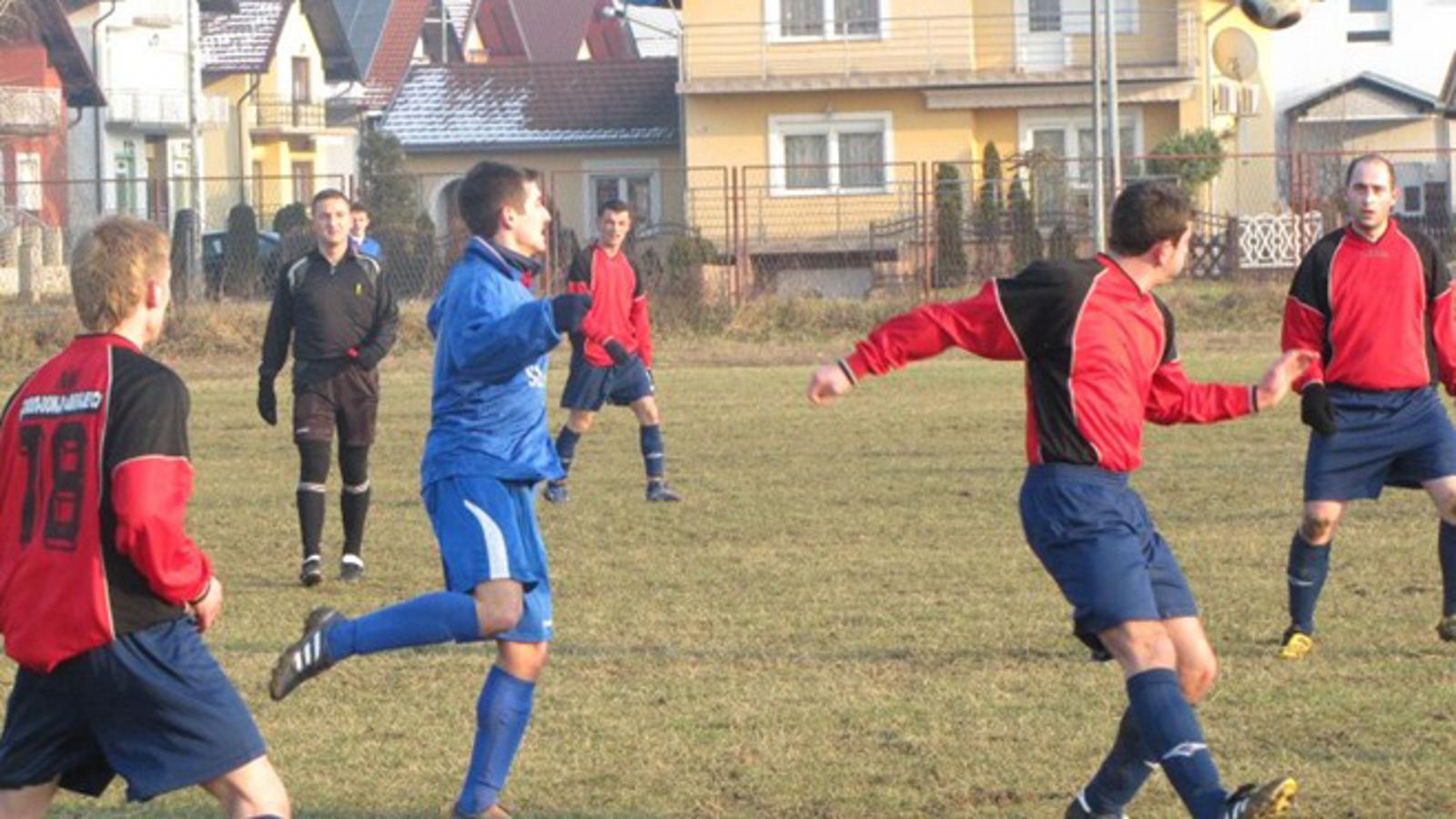 Detalj s utakmice MV Croatia (plavi) i PAN Donji Andrijevci (crveni)