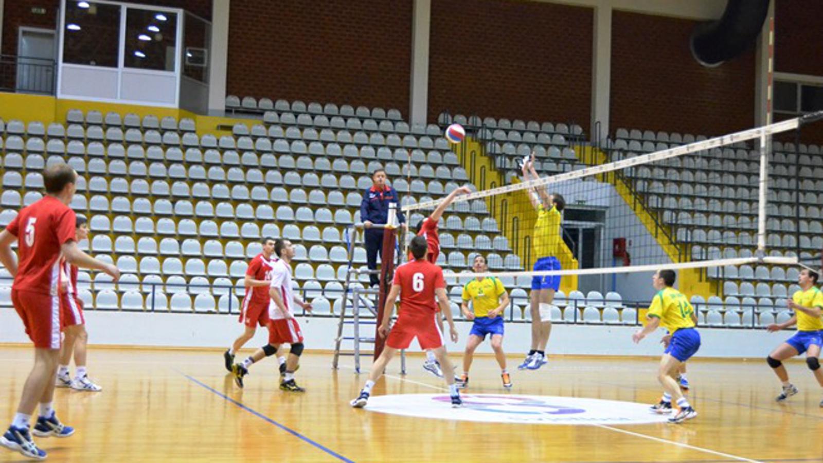 Odbojkaši Broda (žuti) su u dvorani Vijuš izgubili važne bodove od Croatie