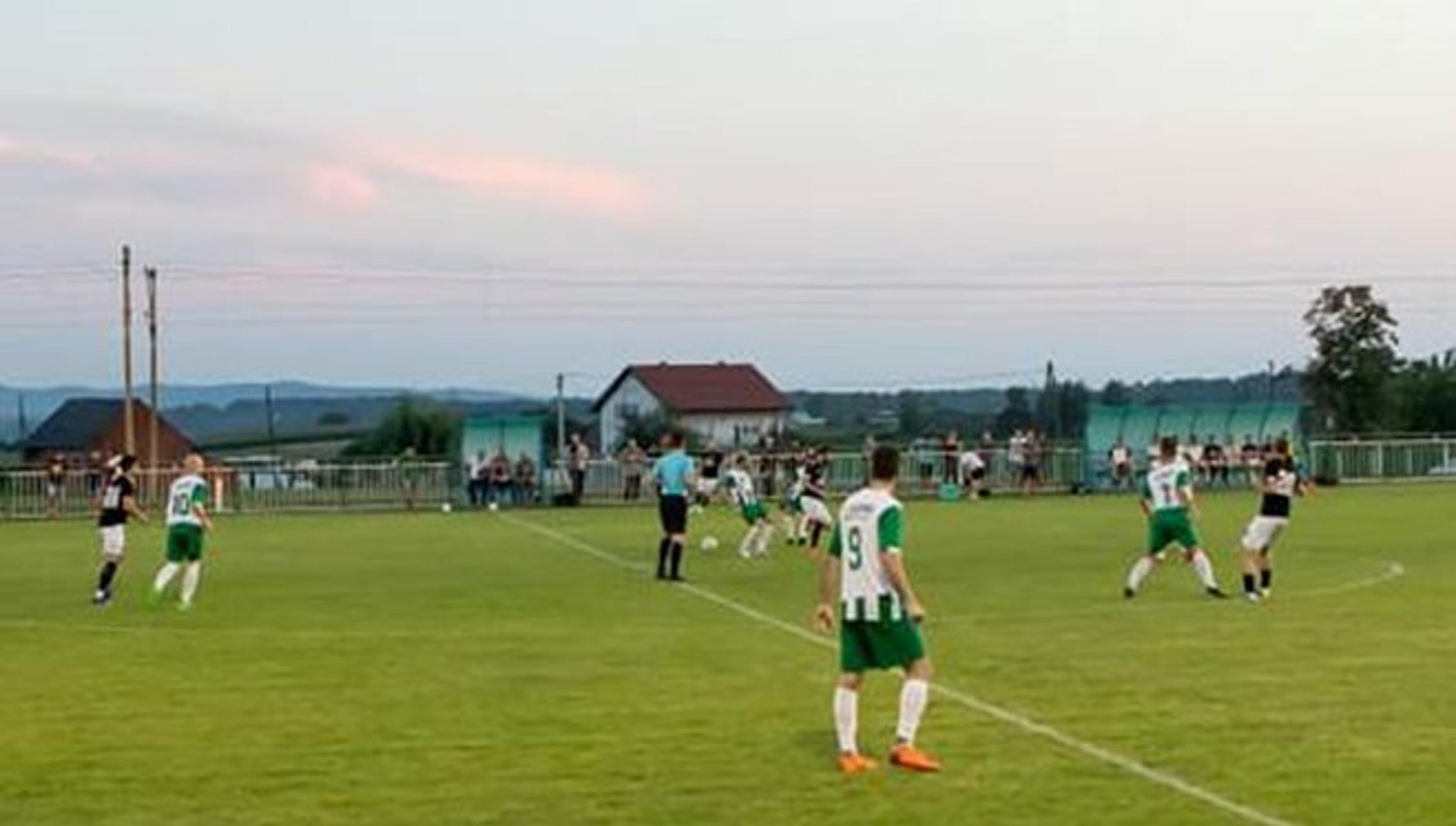 Detalj iz utakmice Slavonac - Papuk, odigrane u Novoj Kapeli.