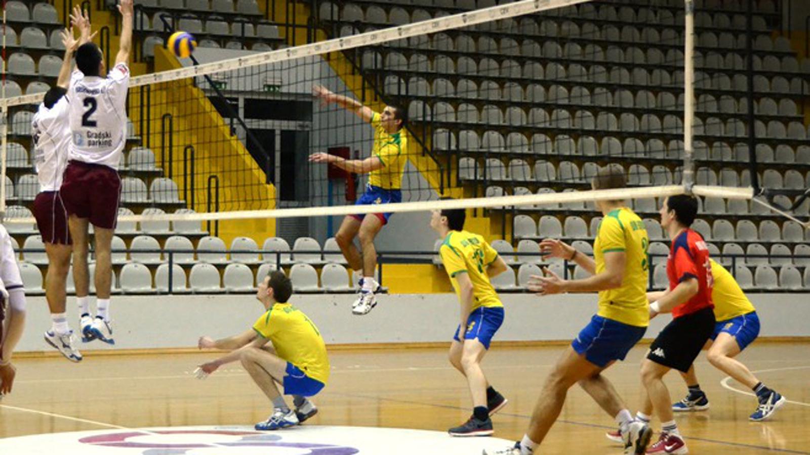 Brođani su za kraj sezone doživjeli neugodan poraz od Šibenika (bijeli) 