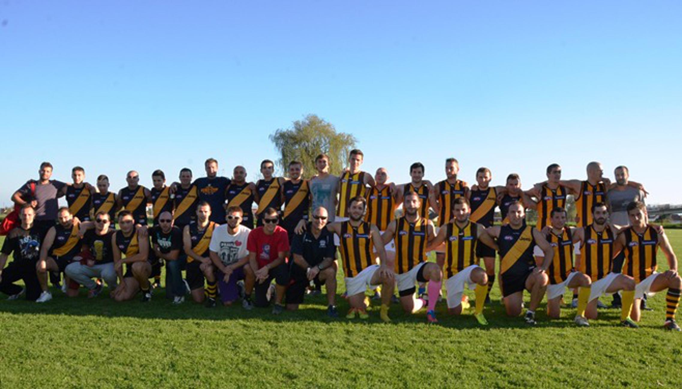 Zajednička fotografija SB Tigersa i ZAgreb Hawksa (žuto-crni)
