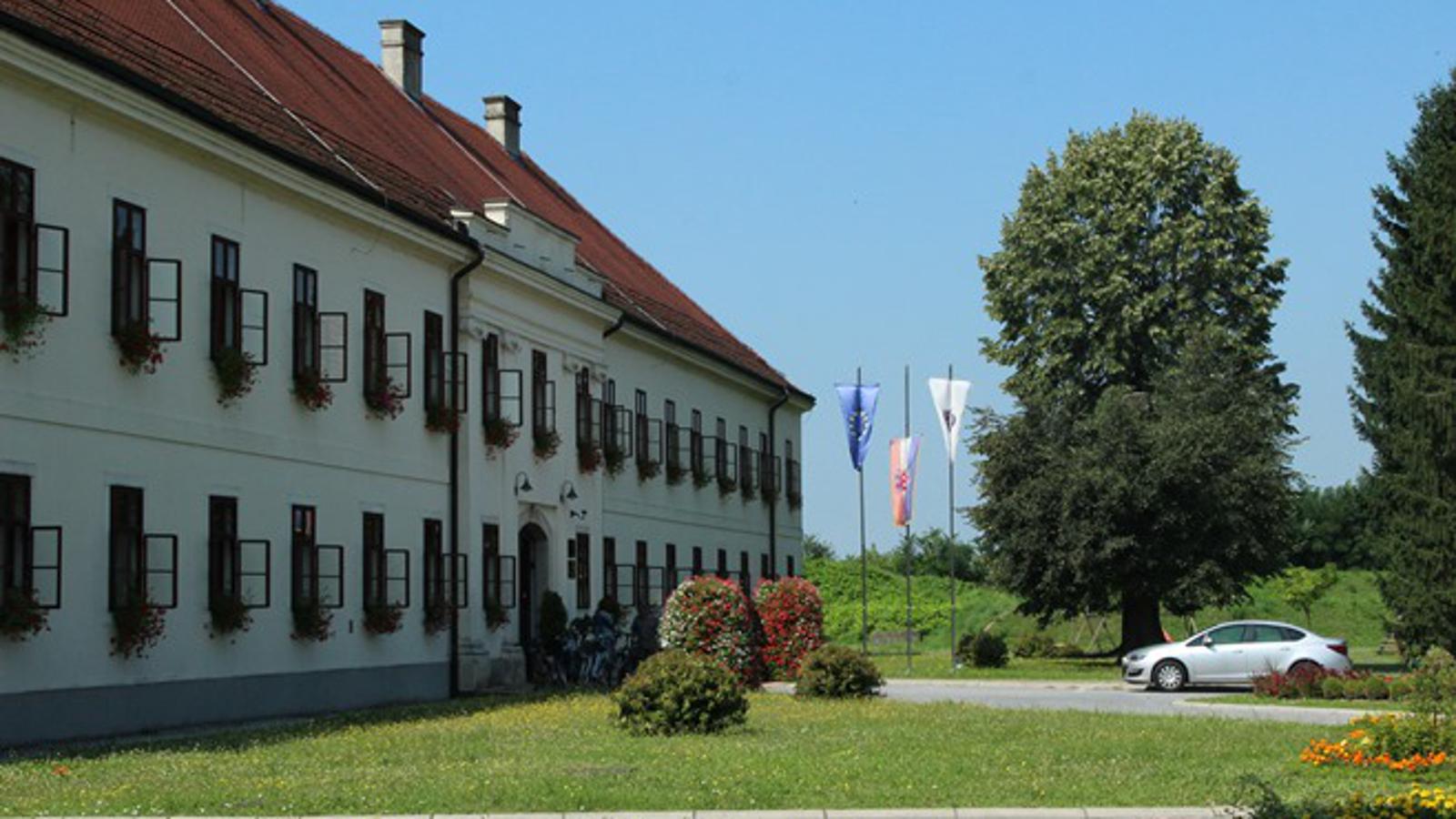 Slavonskobrodska zgrada Gradske uprave