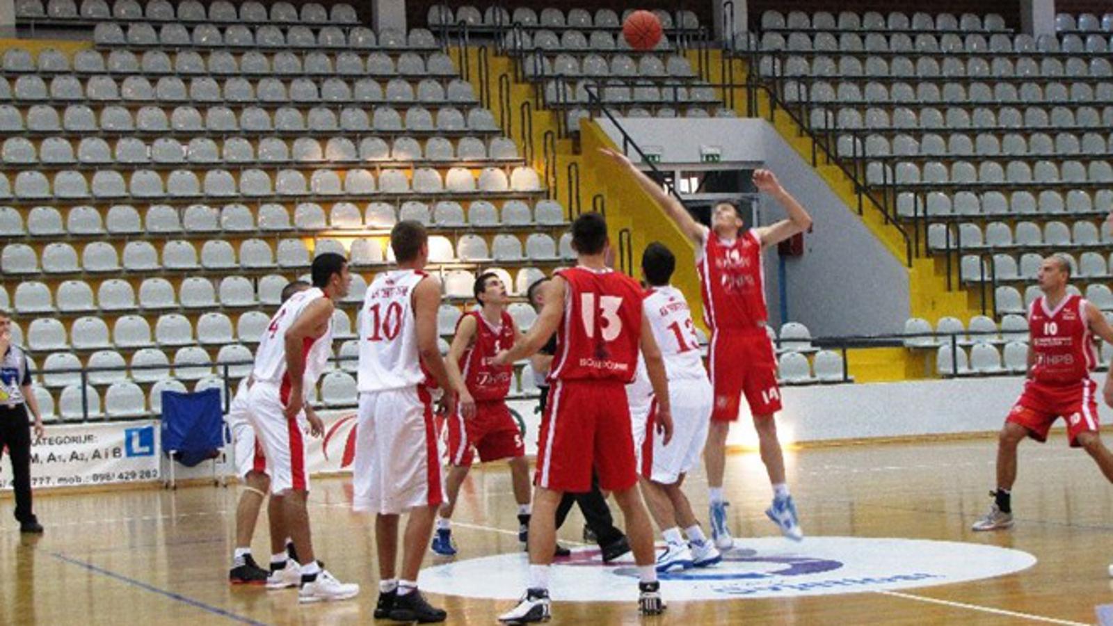 Detalj iz utakmice Brod Svjetlost (crveni)-Servitium 