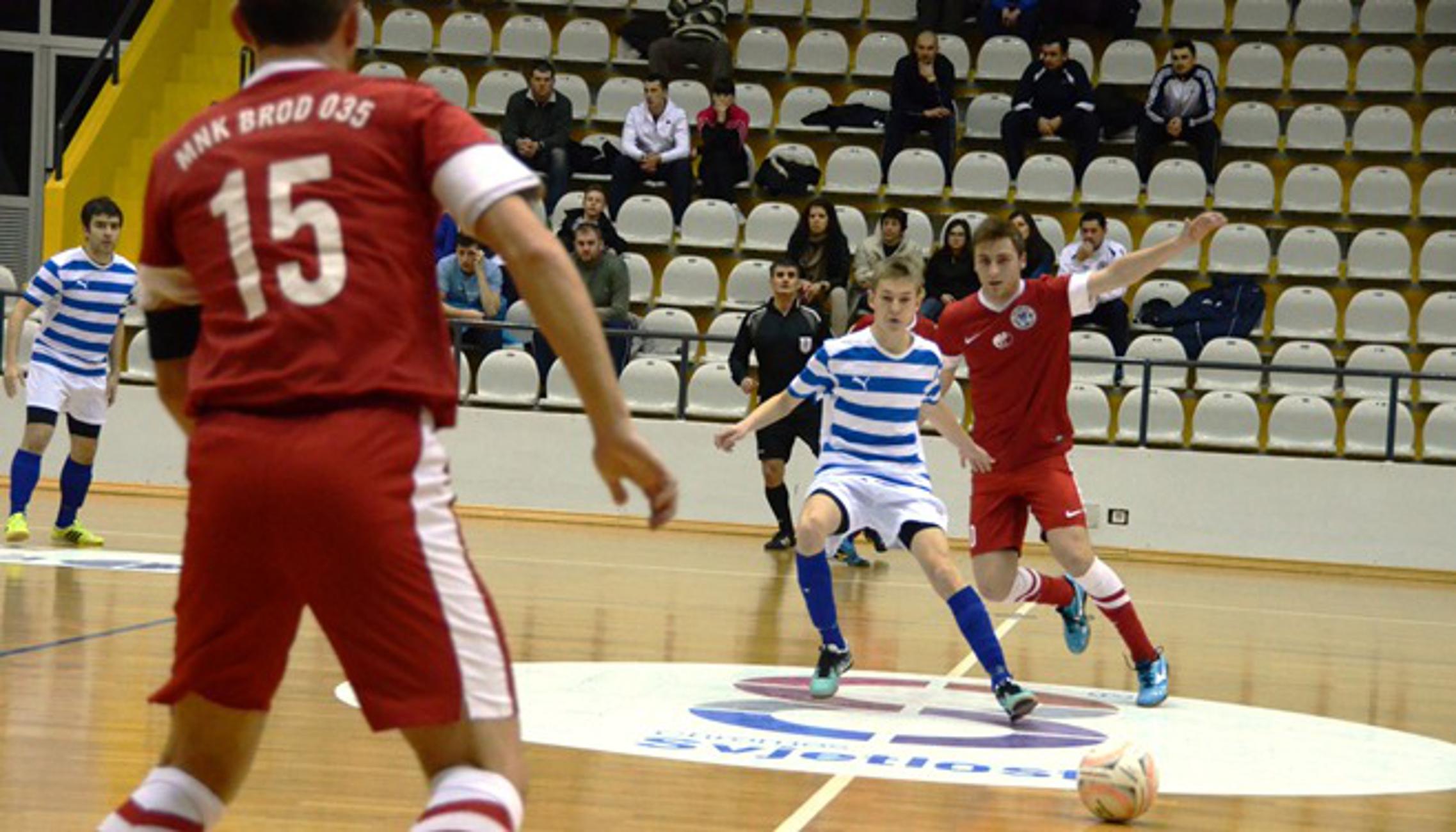 Malonogometaši Broda 035 prvi su puta igrali u SD Vijuš protiv Našica
