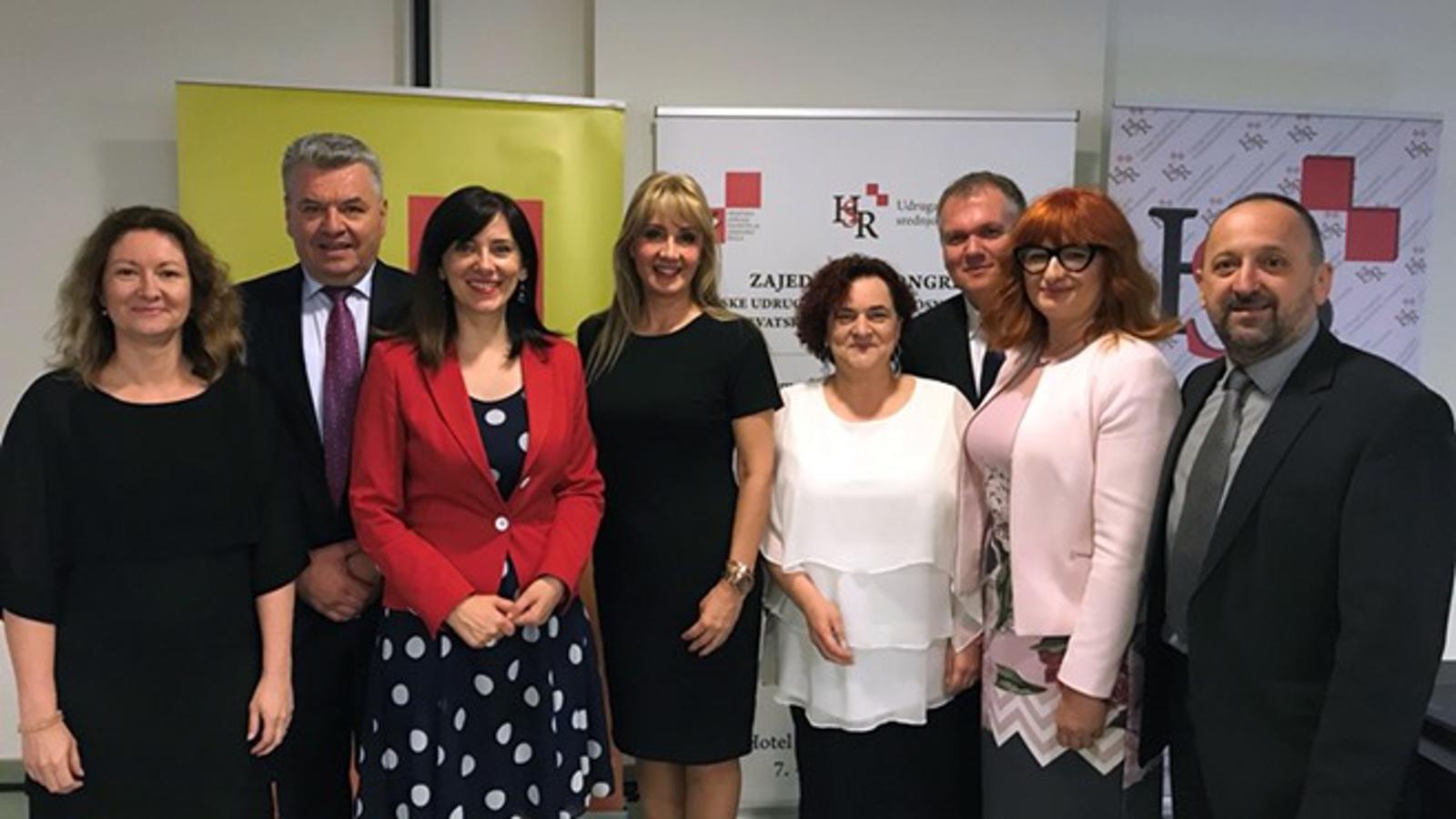 Blaženka Divjak s ravnateljima na Kongresu