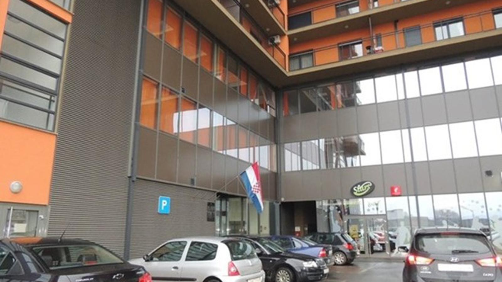 Ulaz u slavonskobrodsku ispostavu Porezne uprave