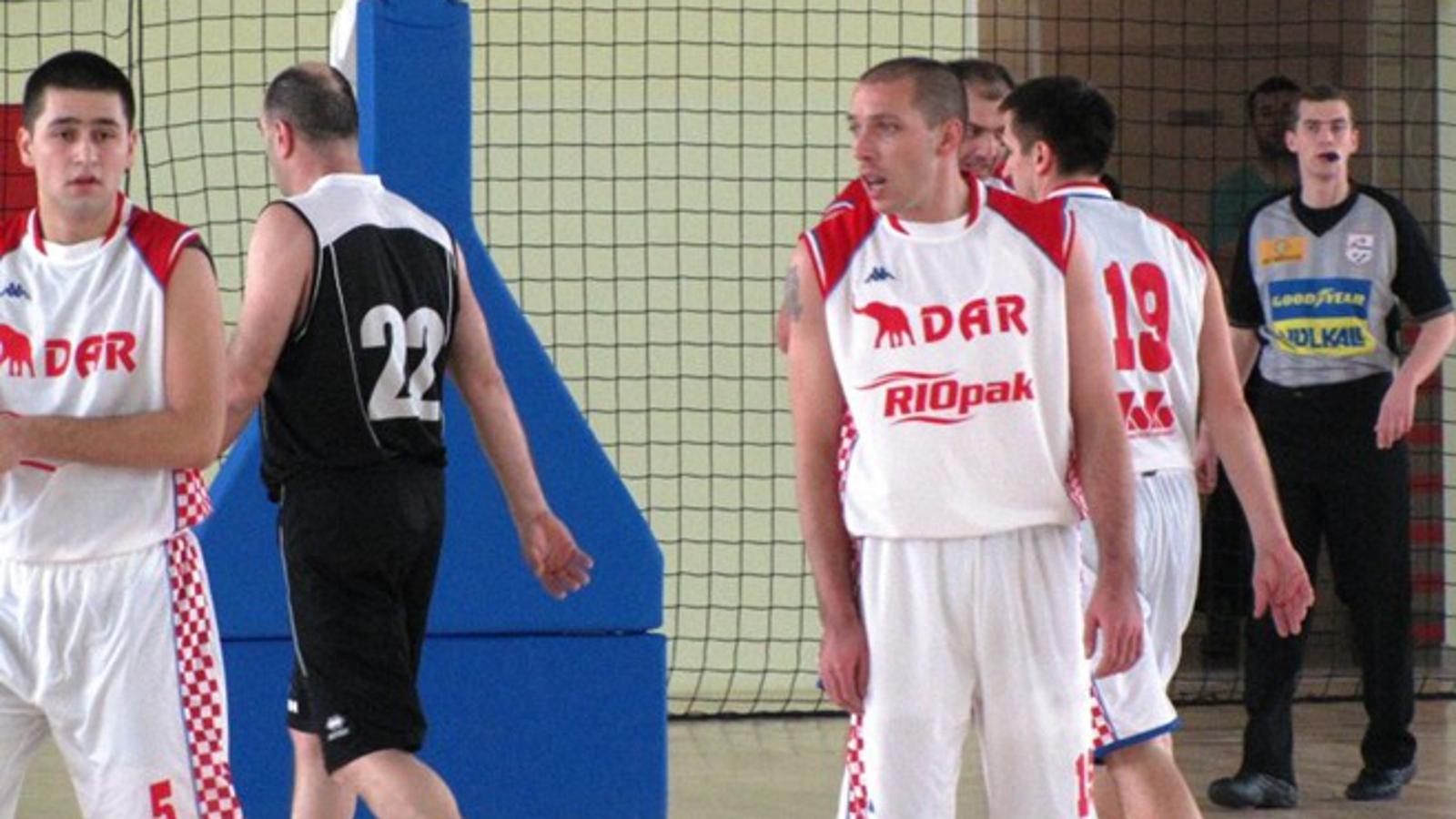 Košarkaši Rio pak AZ alata (bijeli) bez Domagoja Norca (desno) doživjeli svoj prvi poraz