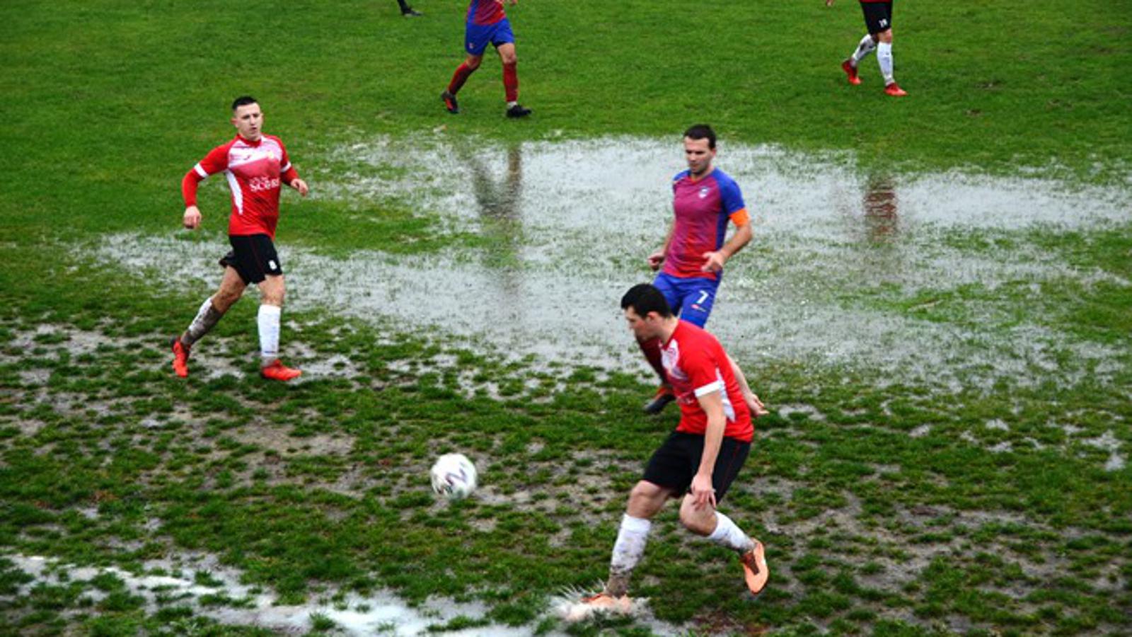 Slavonac (crveni) i Đakovo Croatia igrali su u gotovo nemogućim uvjetima.