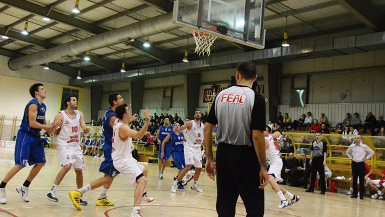 Denis Toroman (bijeli br.10) je u Križevcima imao pobjedu u svojim rukama