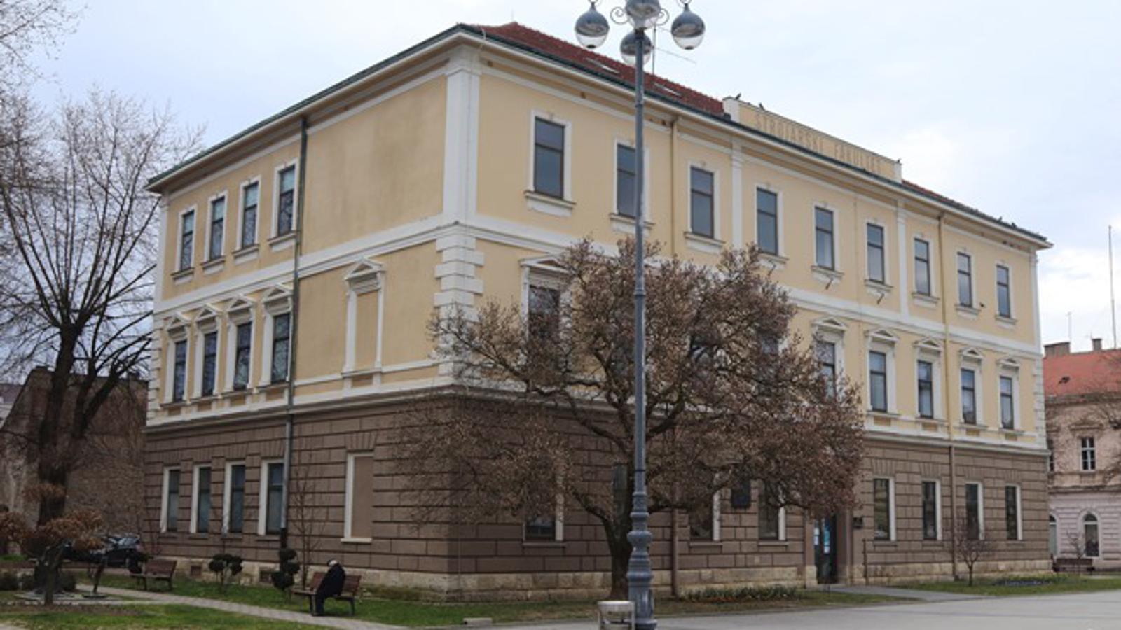 Zgrada Strojarskog fakulteta u Slavonskom Brodu u kojoj se nalazi Ured rektora