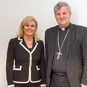 Kolinda Grabar Kitarović i Sisački biskup Vlado Košić tijekom izborne kampanje