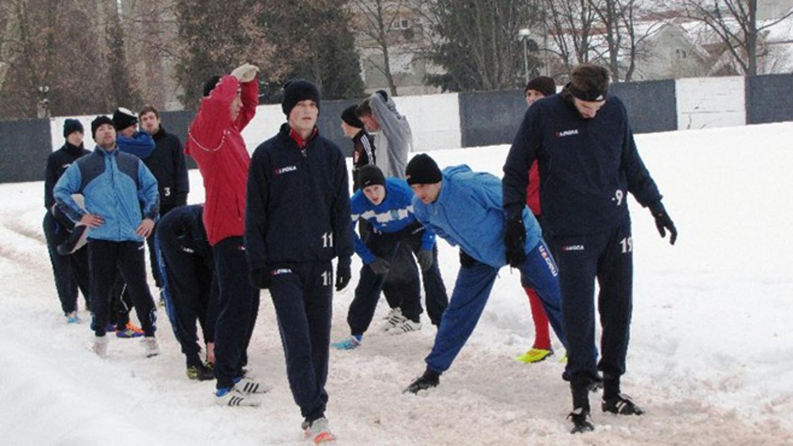 Zbog snijegom prekrivenih terena Marsa je odigrala samo 3 pripremne utakmice
