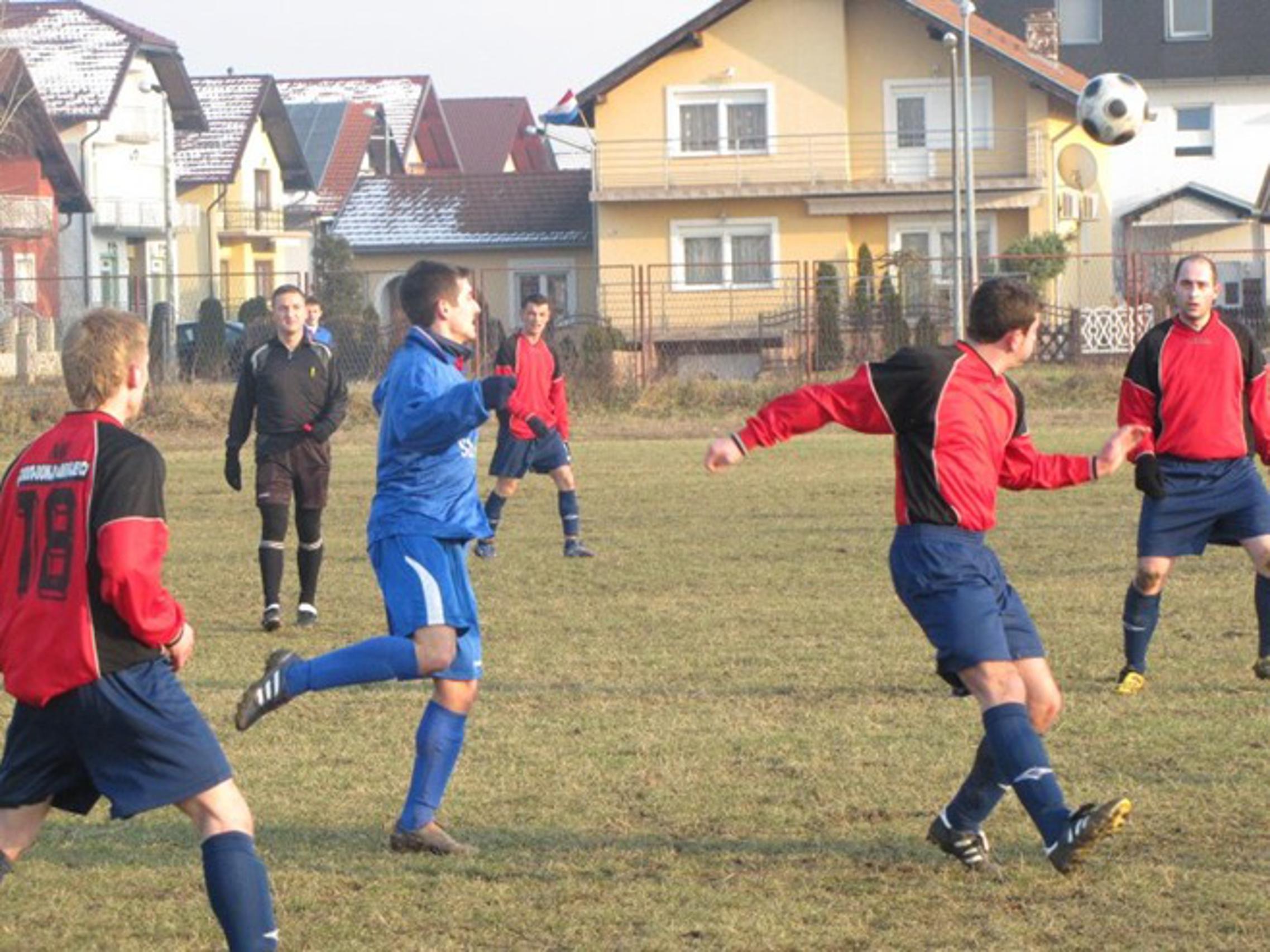 Detalj s utakmice MV Croatia (plavi) i PAN Donji Andrijevci (crveni)