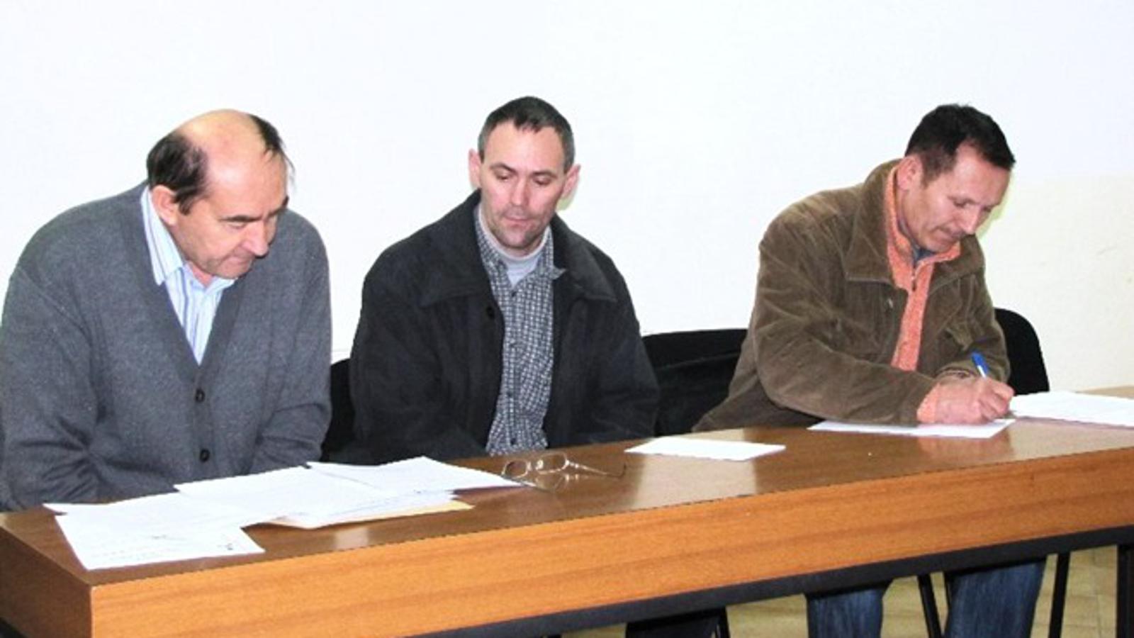 Radno predsjedništvo Skupštine: s lijeva - Peter Tot-Đerđ, Bernard Marijić i Anto Ravlić