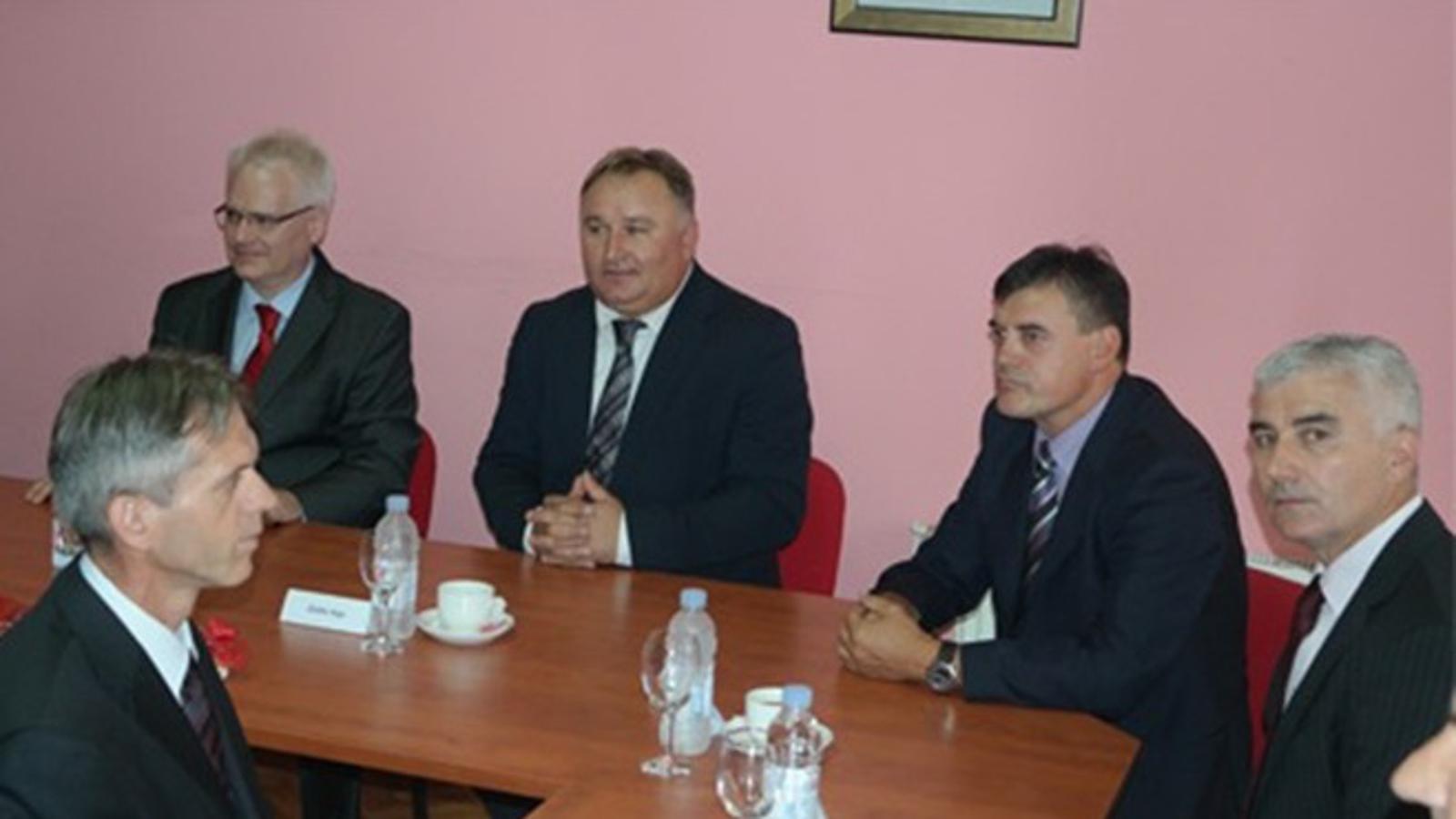 Predsjednik Josipović u društvu s domaćinima
