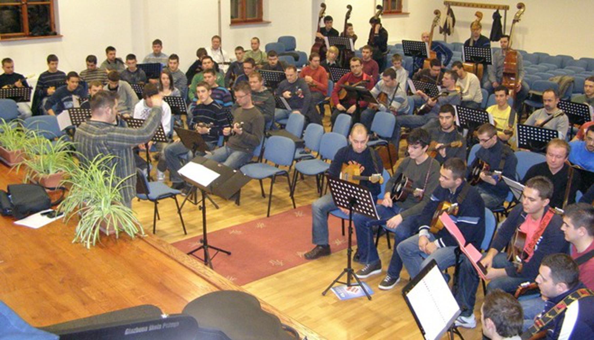 Proba Hrvatskog tamburaškog orkestra u Slavonskom Brodu