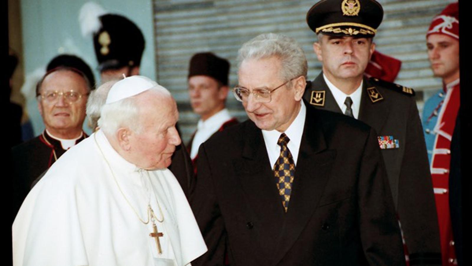 Papa Ivan Pavao Drugi u društcu prvog hrvatskog predsjednika, dr. Franje Tuđmana