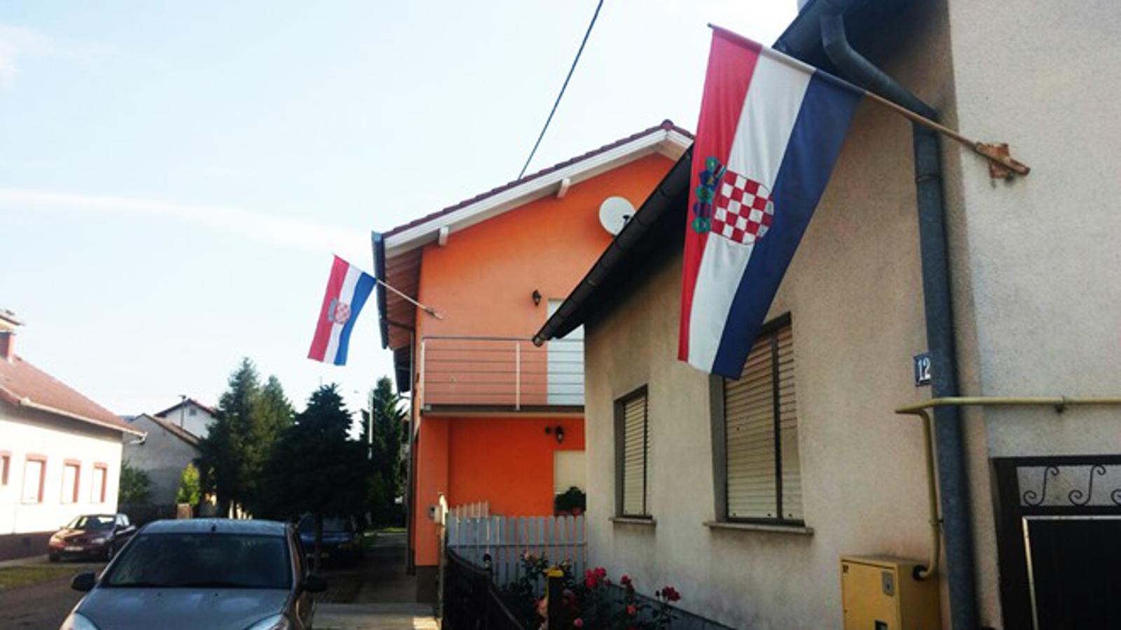 Zastave na slavonskobrodskim ulicama u subotu,  30. svibnja 2020.