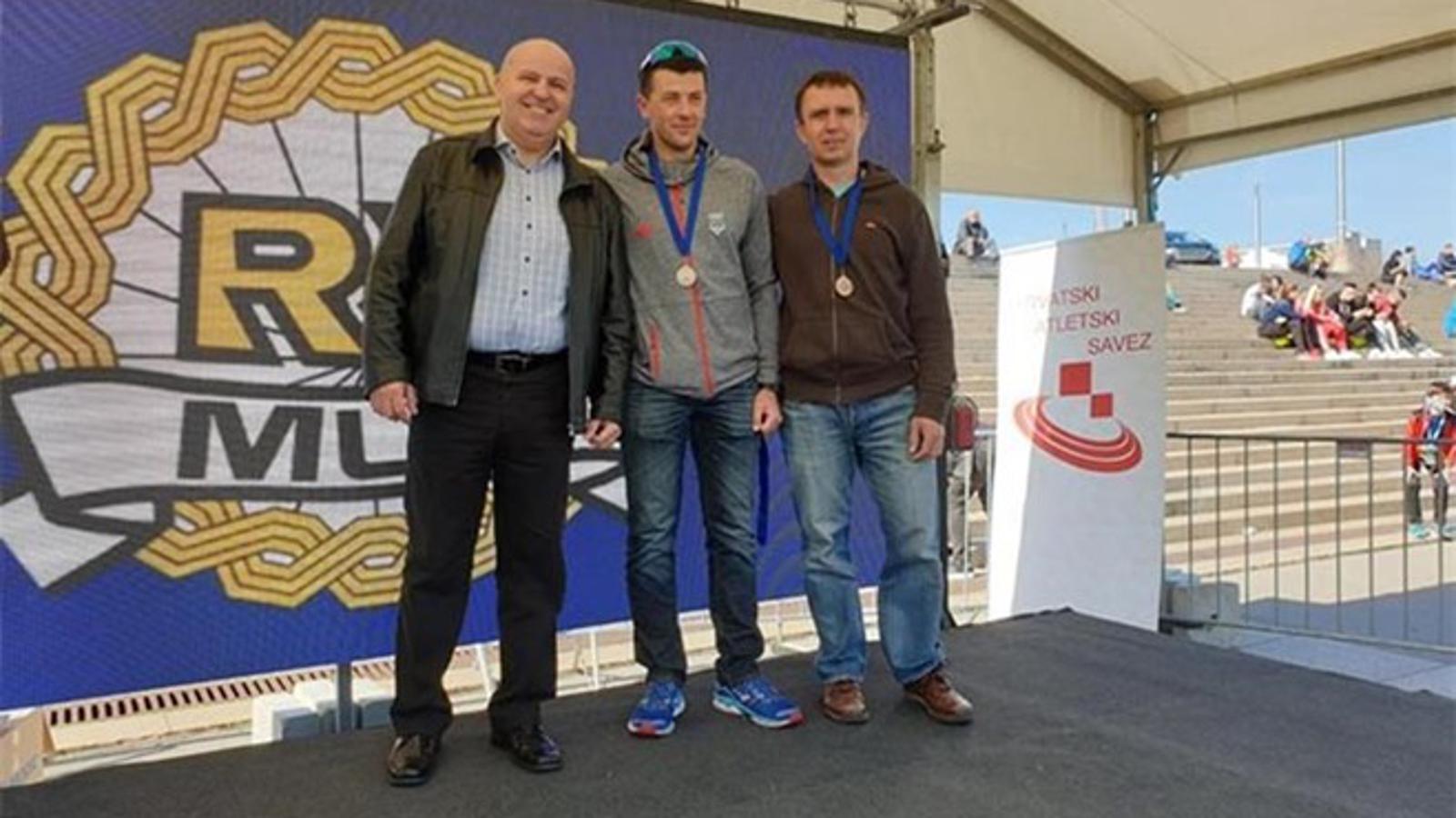 Slavonskobrodska policijska trkačka ekipa