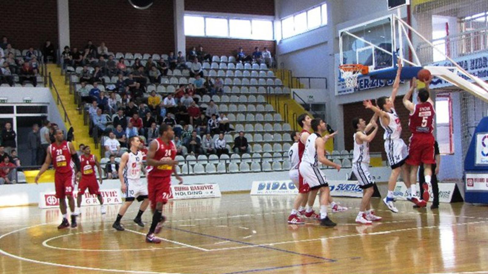 Cedevita (crveni) je bila prejaka za Brođane