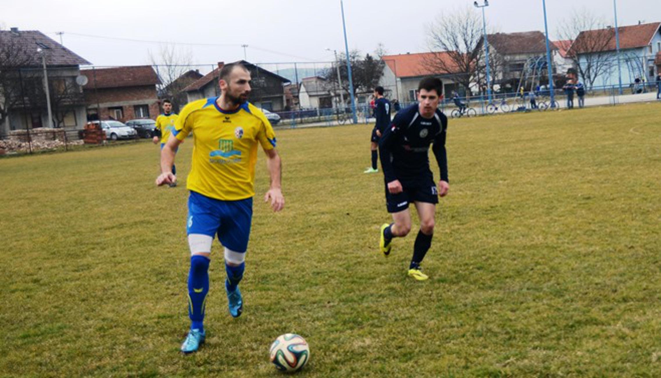 Iz današnje utakmice Marsonia (žuti) - Šokadija