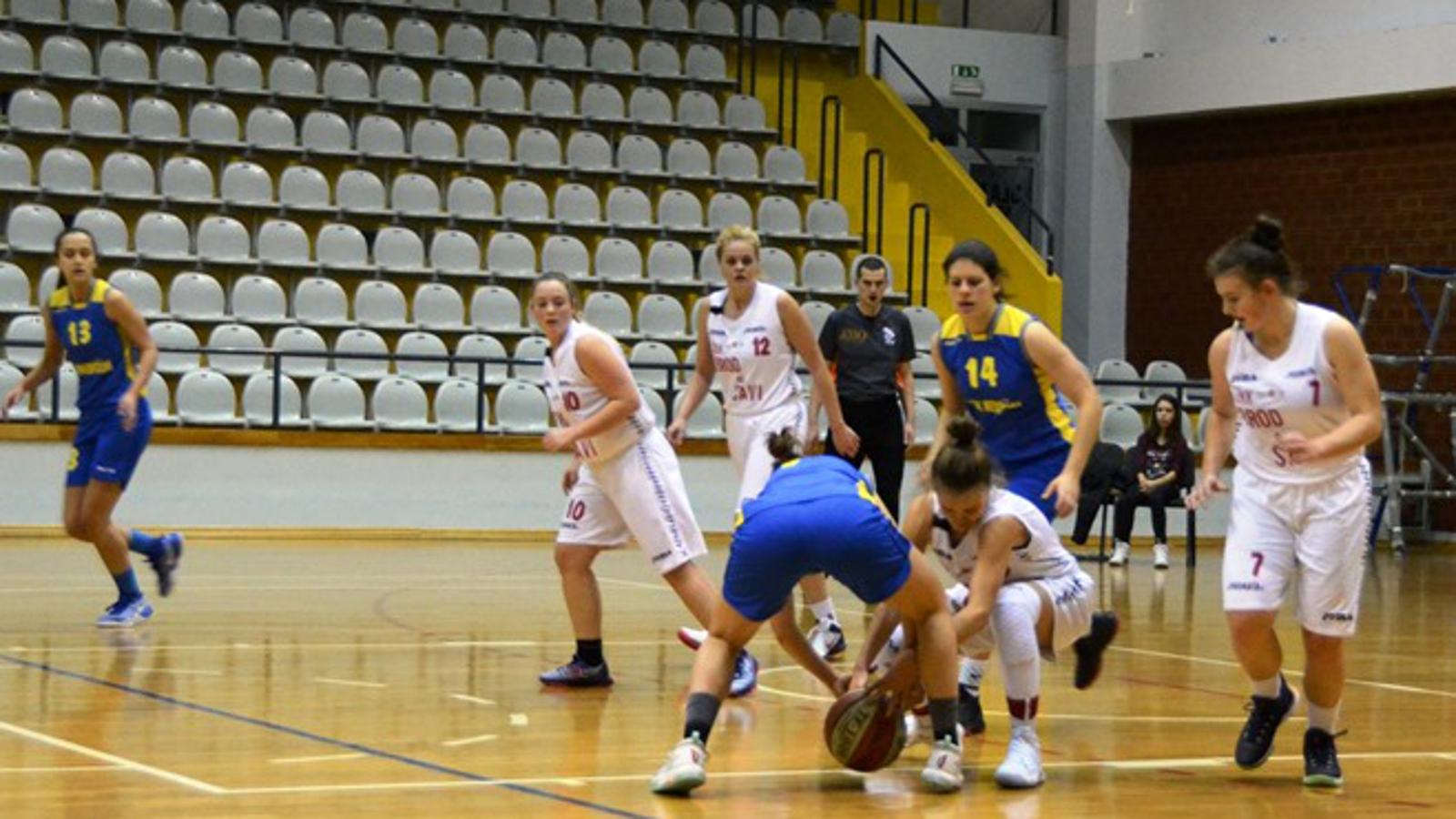Detalj iz večerašnje utakmice između Broda na Savi (bijele) i Medvešćaka