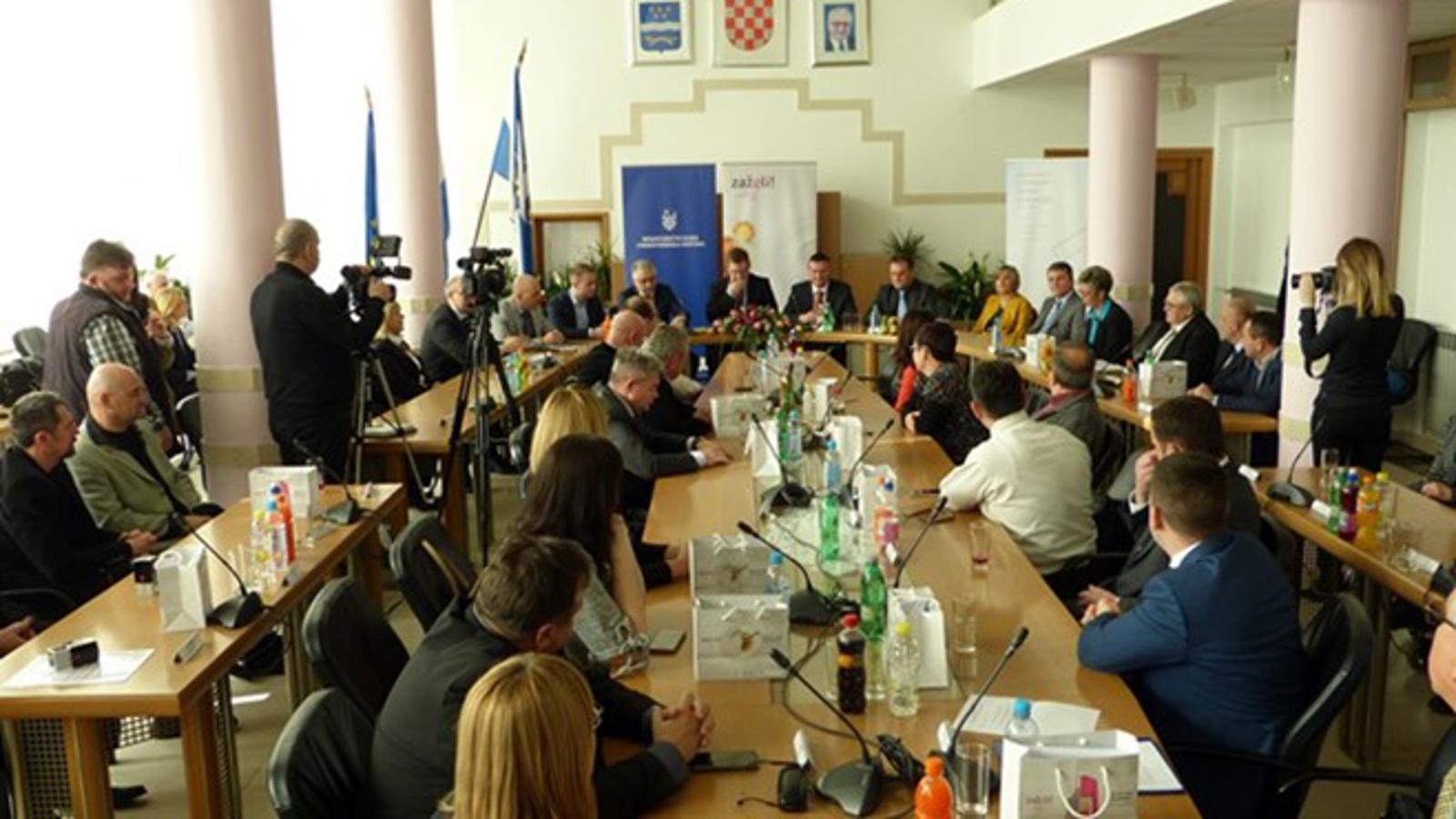 Potpisivanje ugovora, Slavonski Brod