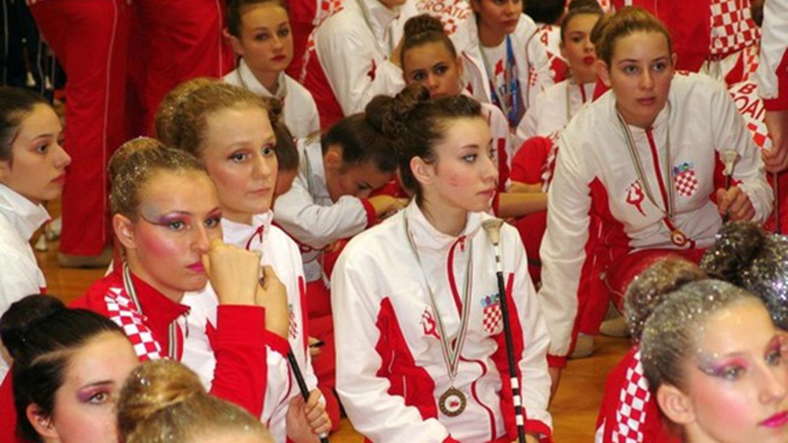 U imu Hrvatske reprezentacije bile su i mažoretkinje iz Nove Gradiške